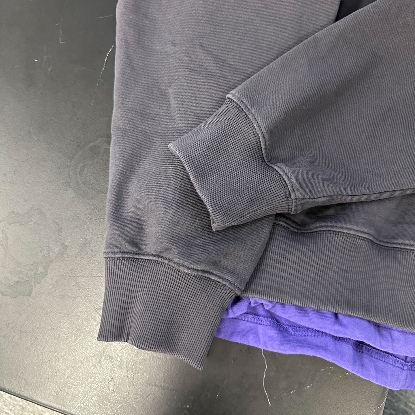 Acne ｜ 新款套头卫衣，成衣洗水炒色喷色工艺加前后印花，上下拼接假两件款式，男女同款，尺码sml