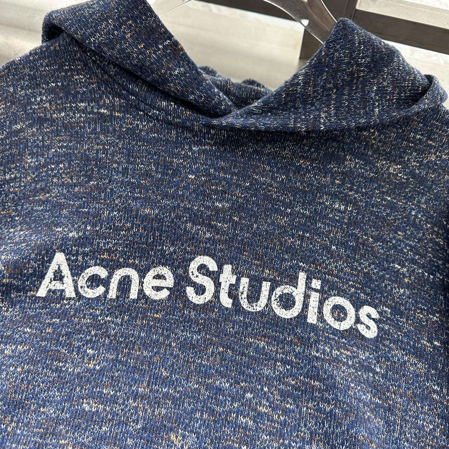 Acne ｜ 新款拼接套头卫衣，经典印花标，针梭织拼接工艺，特殊羊毛混纺面料，休闲时尚，男女同款，尺码s