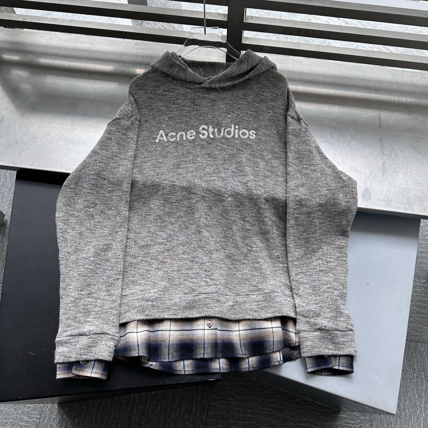 Acne ｜ 新款拼接套头卫衣，经典印花标，针梭织拼接工艺，特殊羊毛混纺面料，休闲时尚，男女同款，尺码s