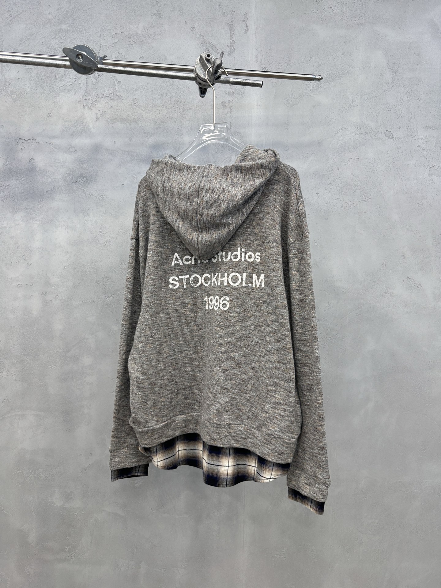 Acne ｜ 新款拼接套头卫衣，经典印花标，针梭织拼接工艺，特殊羊毛混纺面料，休闲时尚，男女同款，尺码s