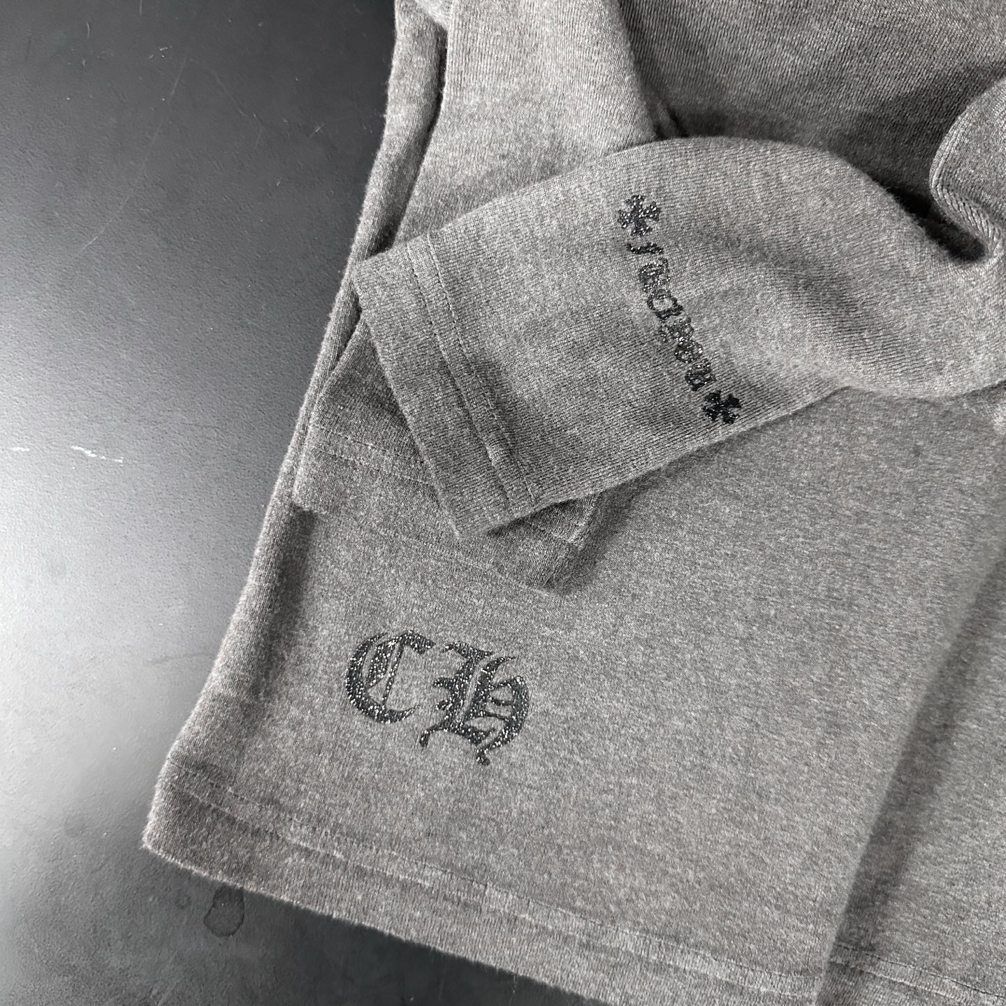 克罗心 ｜ 新款长袖打底，成衣洗水炒色工艺加5处印花，人棉混纺面料亲肤感超强，尺码sml