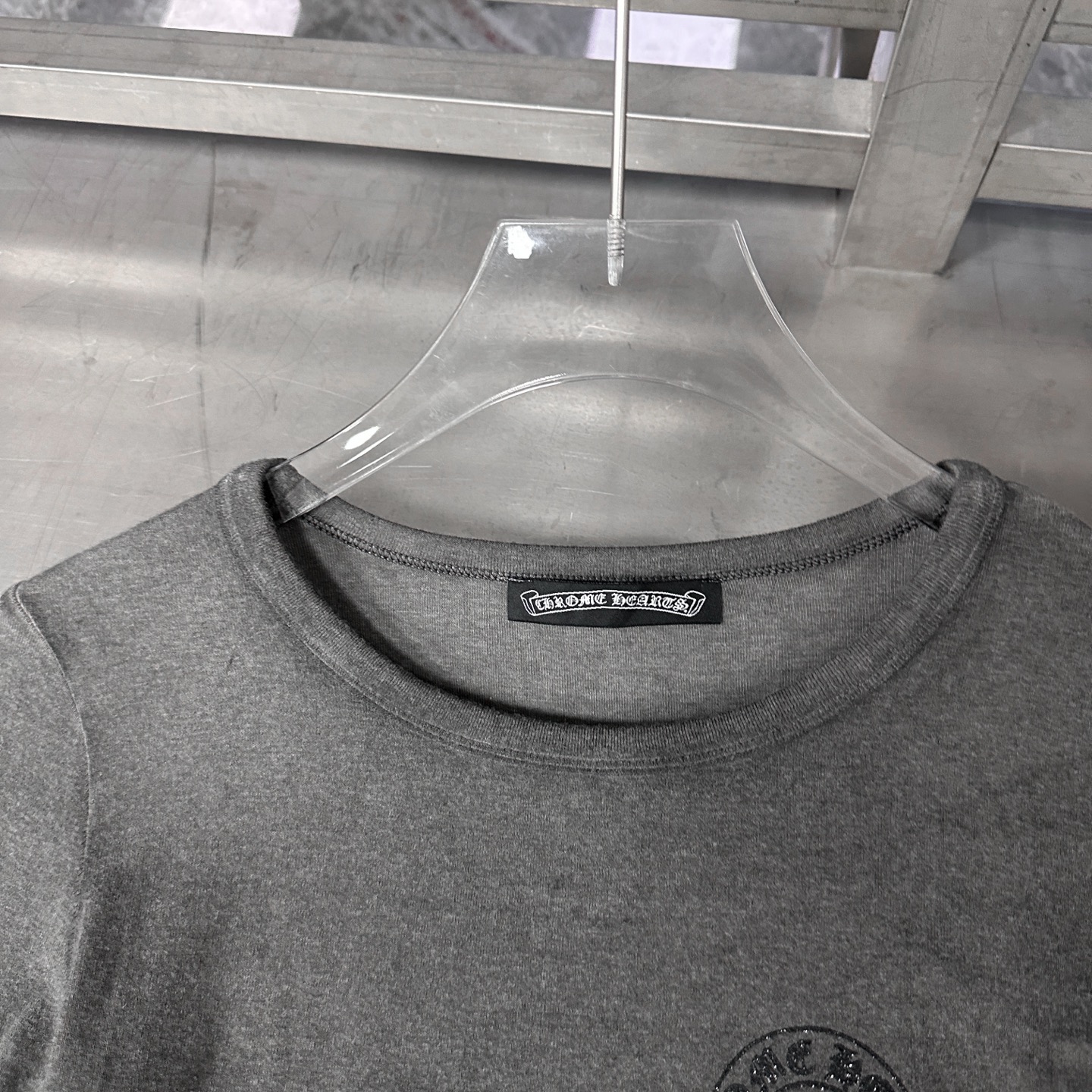 克罗心 ｜ 新款长袖打底，成衣洗水炒色工艺加5处印花，人棉混纺面料亲肤感超强，尺码sml