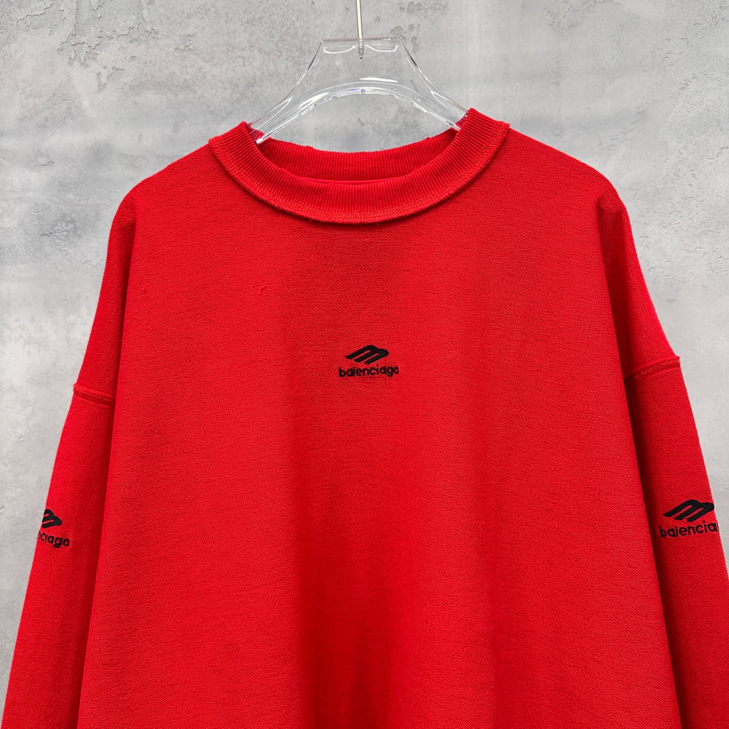 巴黎 ｜ 新款圆领卫衣，成衣洗水炒色吊磨工艺加四处绣花，男女同款，尺码sml