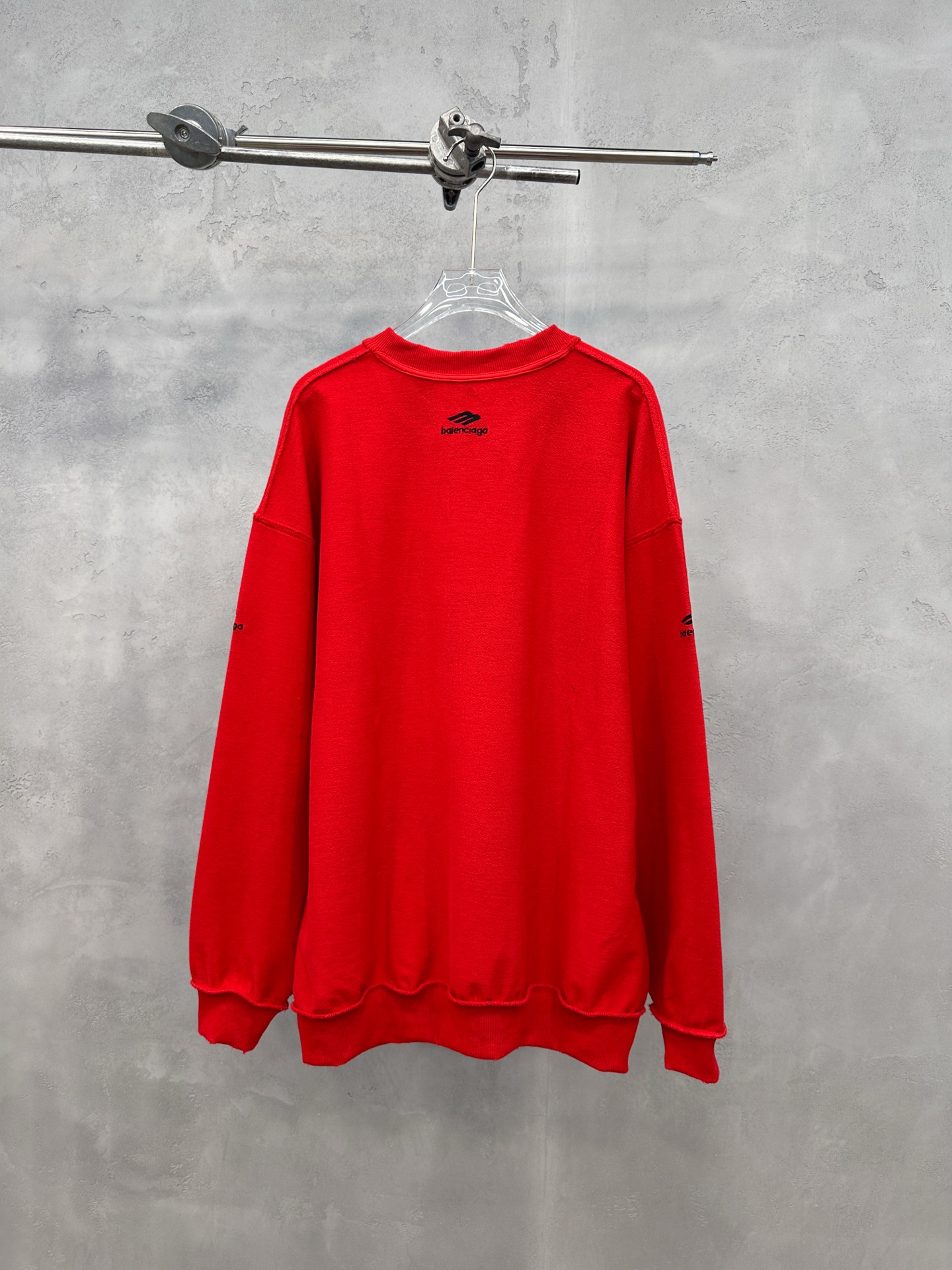 巴黎 ｜ 新款圆领卫衣，成衣洗水炒色吊磨工艺加四处绣花，男女同款，尺码sml