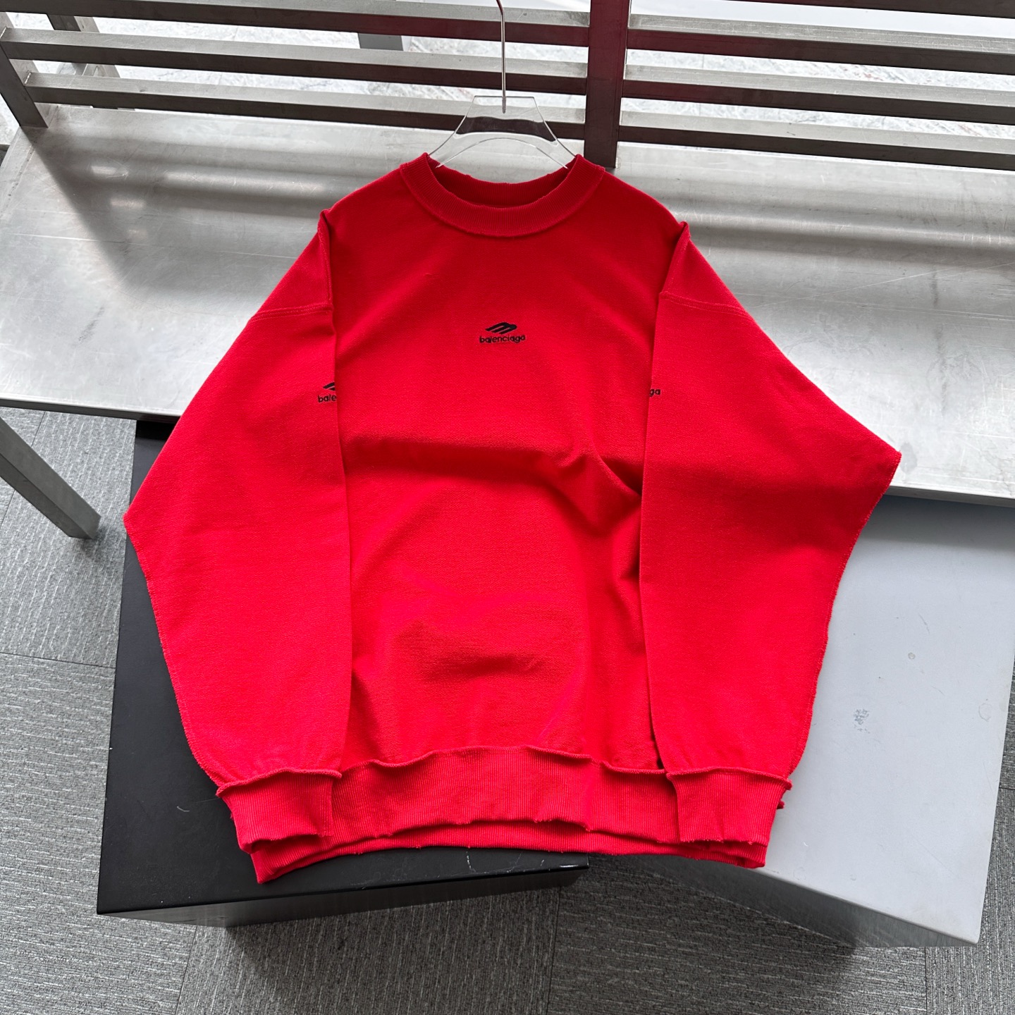 巴黎 ｜ 新款圆领卫衣，成衣洗水炒色吊磨工艺加四处绣花，男女同款，尺码sml