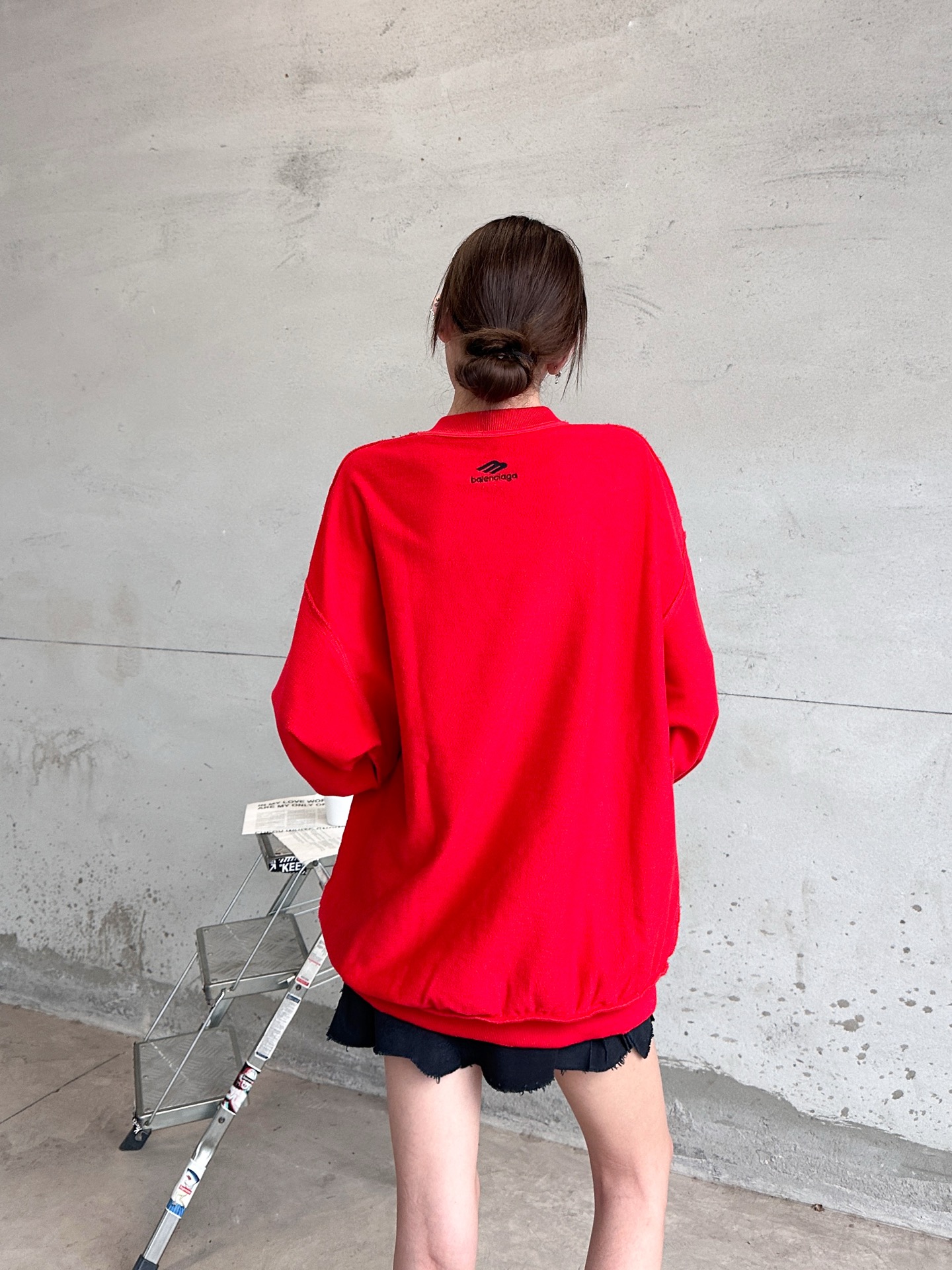 巴黎 ｜ 新款圆领卫衣，成衣洗水炒色吊磨工艺加四处绣花，男女同款，尺码sml