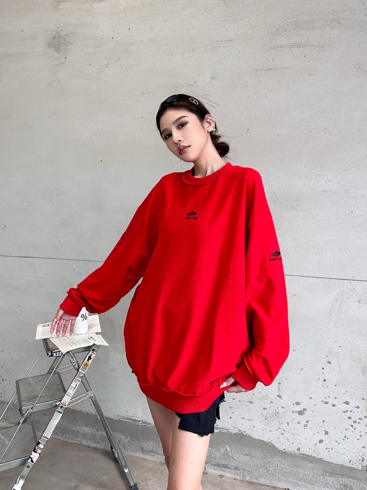 巴黎 ｜ 新款圆领卫衣，成衣洗水炒色吊磨工艺加四处绣花，男女同款，尺码sml