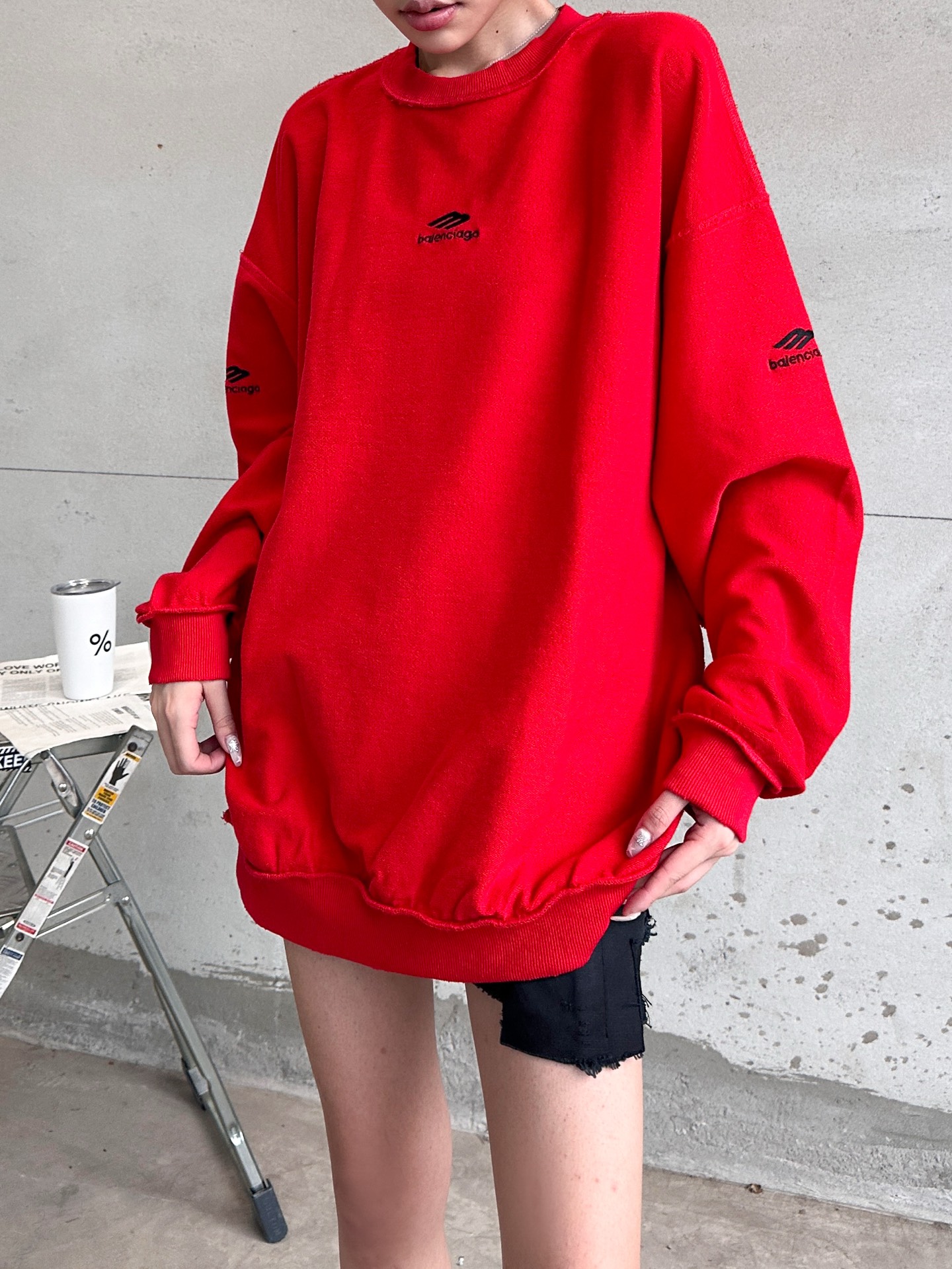 巴黎 ｜ 新款圆领卫衣，成衣洗水炒色吊磨工艺加四处绣花，男女同款，尺码sml