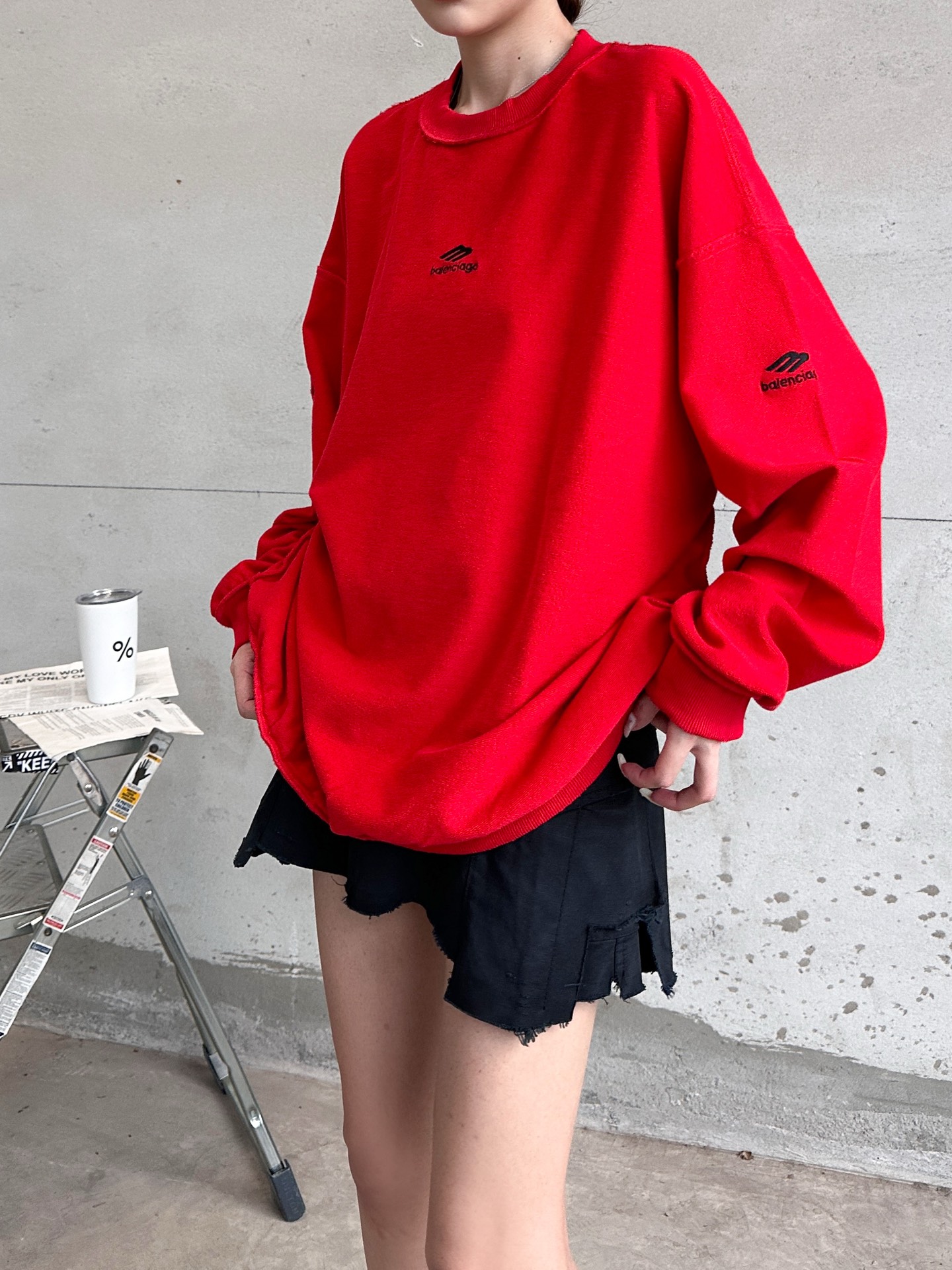 巴黎 ｜ 新款圆领卫衣，成衣洗水炒色吊磨工艺加四处绣花，男女同款，尺码sml