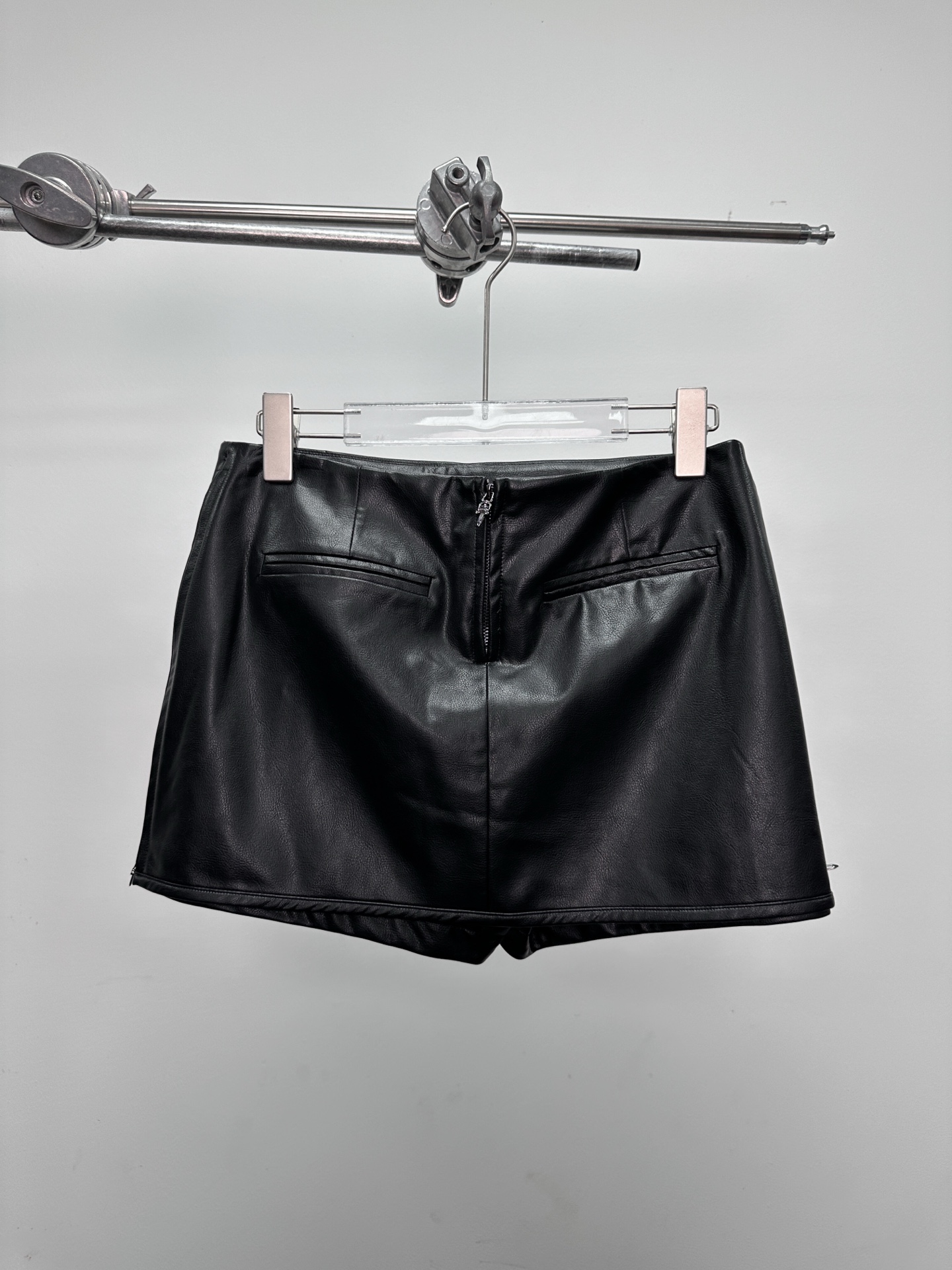 🌾克罗心 ｜ 新款pu短裙裤，经典刺绣标手工刺绣十字标，pu环保面料，短裙裤设计，休闲时尚，尺码sml