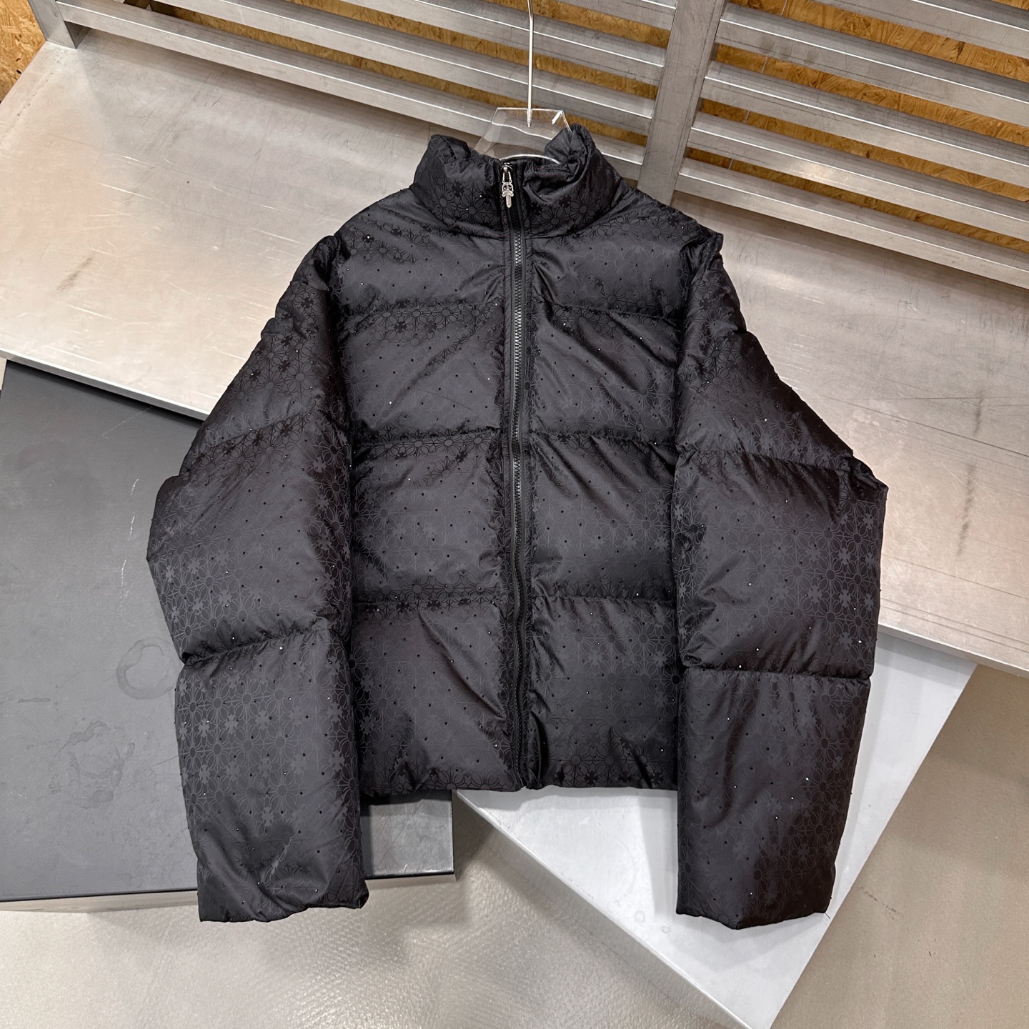 🌾克罗心 ｜ 新款羽绒服，品牌经典提花面料加全身成衣烫钻工艺，90白鹅绒填充，尺码sml