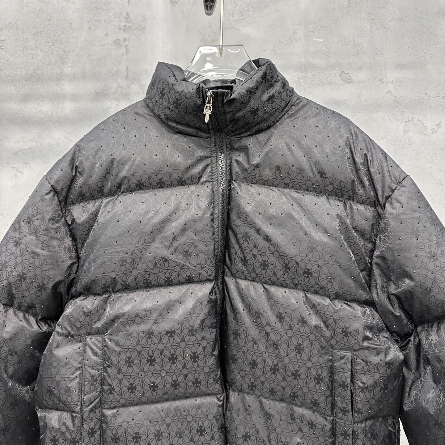 🌾克罗心 ｜ 新款羽绒服，品牌经典提花面料加全身成衣烫钻工艺，90白鹅绒填充，尺码sml