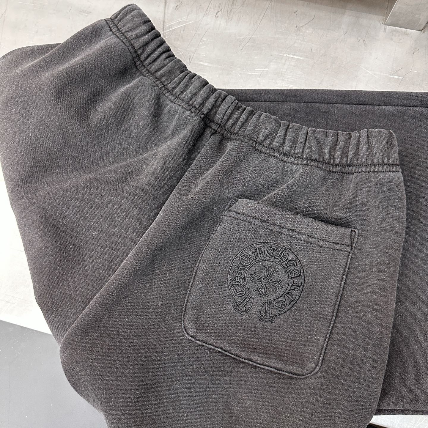 🌾克罗心 ｜ 新款卫裤，成衣洗水炒色吊磨工艺加前后刺绣标，洗褪抓绒面料，时尚保暖，男女同款，尺码sml