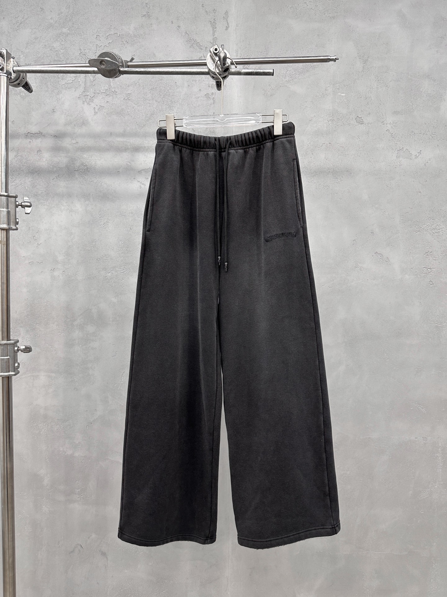 🌾克罗心 ｜ 新款卫裤，成衣洗水炒色吊磨工艺加前后刺绣标，洗褪抓绒面料，时尚保暖，男女同款，尺码sml