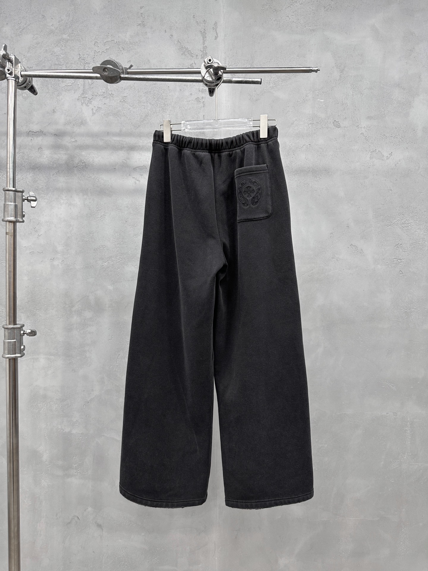 🌾克罗心 ｜ 新款卫裤，成衣洗水炒色吊磨工艺加前后刺绣标，洗褪抓绒面料，时尚保暖，男女同款，尺码sml