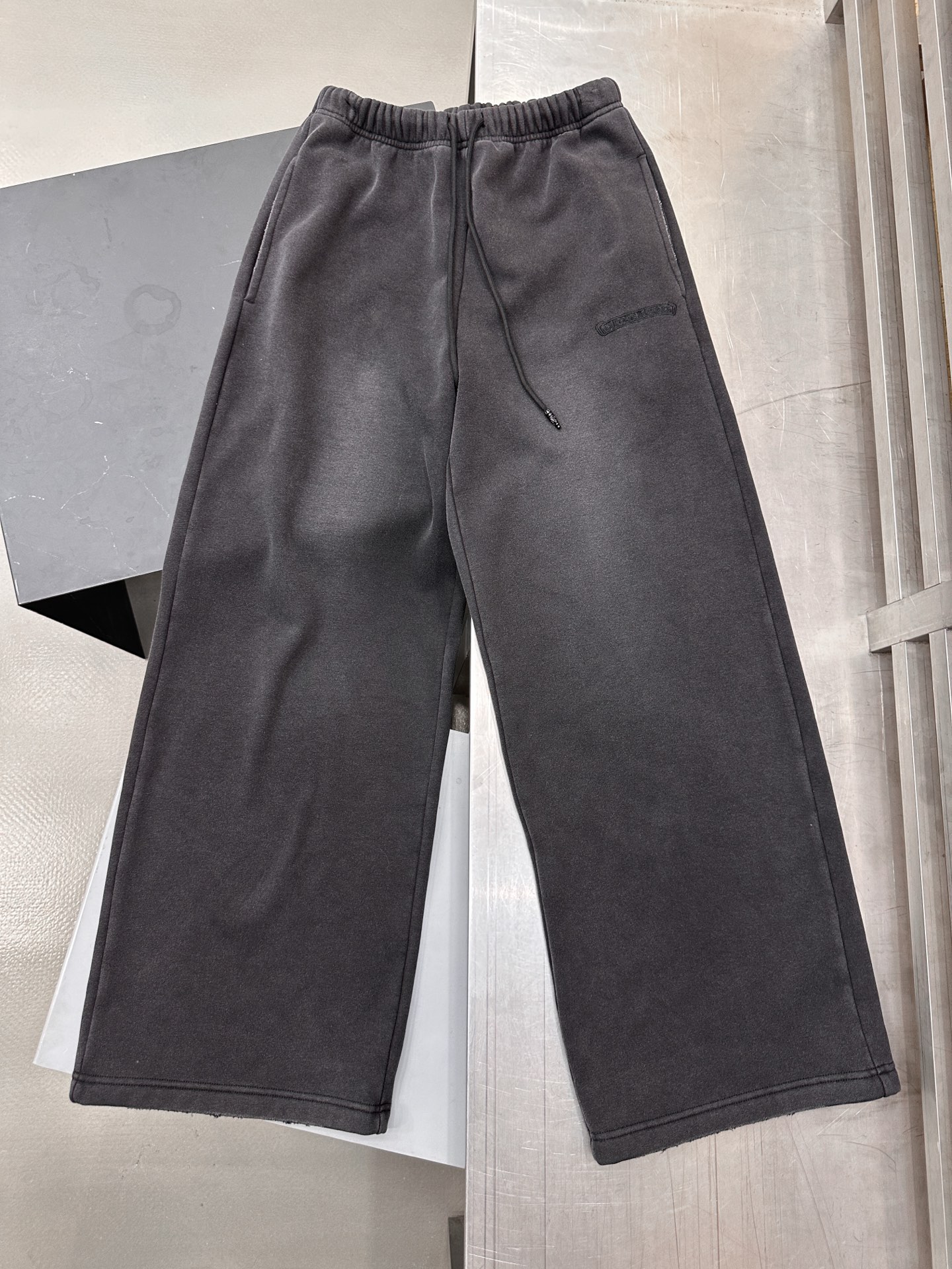 🌾克罗心 ｜ 新款卫裤，成衣洗水炒色吊磨工艺加前后刺绣标，洗褪抓绒面料，时尚保暖，男女同款，尺码sml