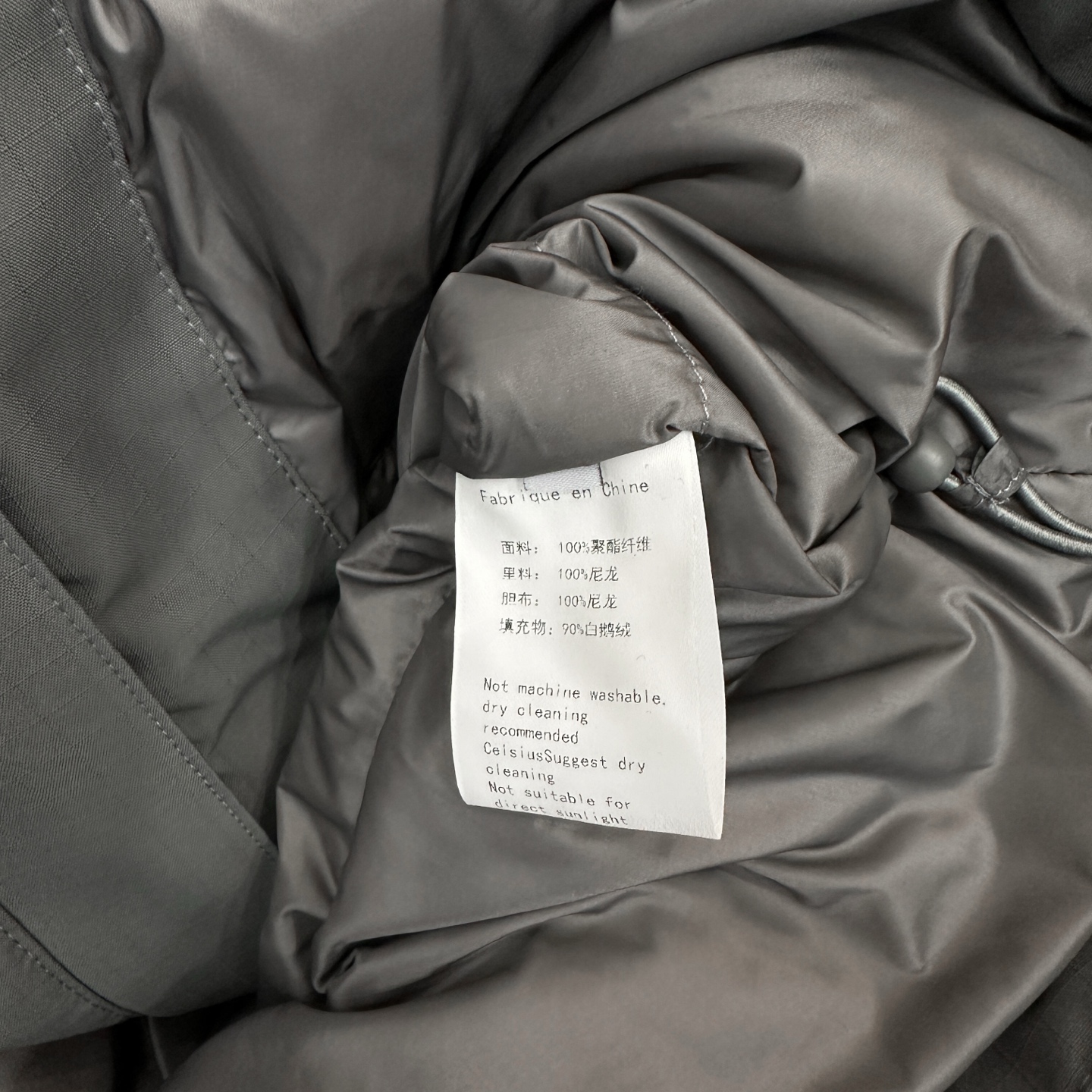 🌾巴黎 ｜ 新款羽绒服，成衣多处刺绣标，经典品牌格纹三防面料，90白鹅绒填充，男女同款，尺码sml