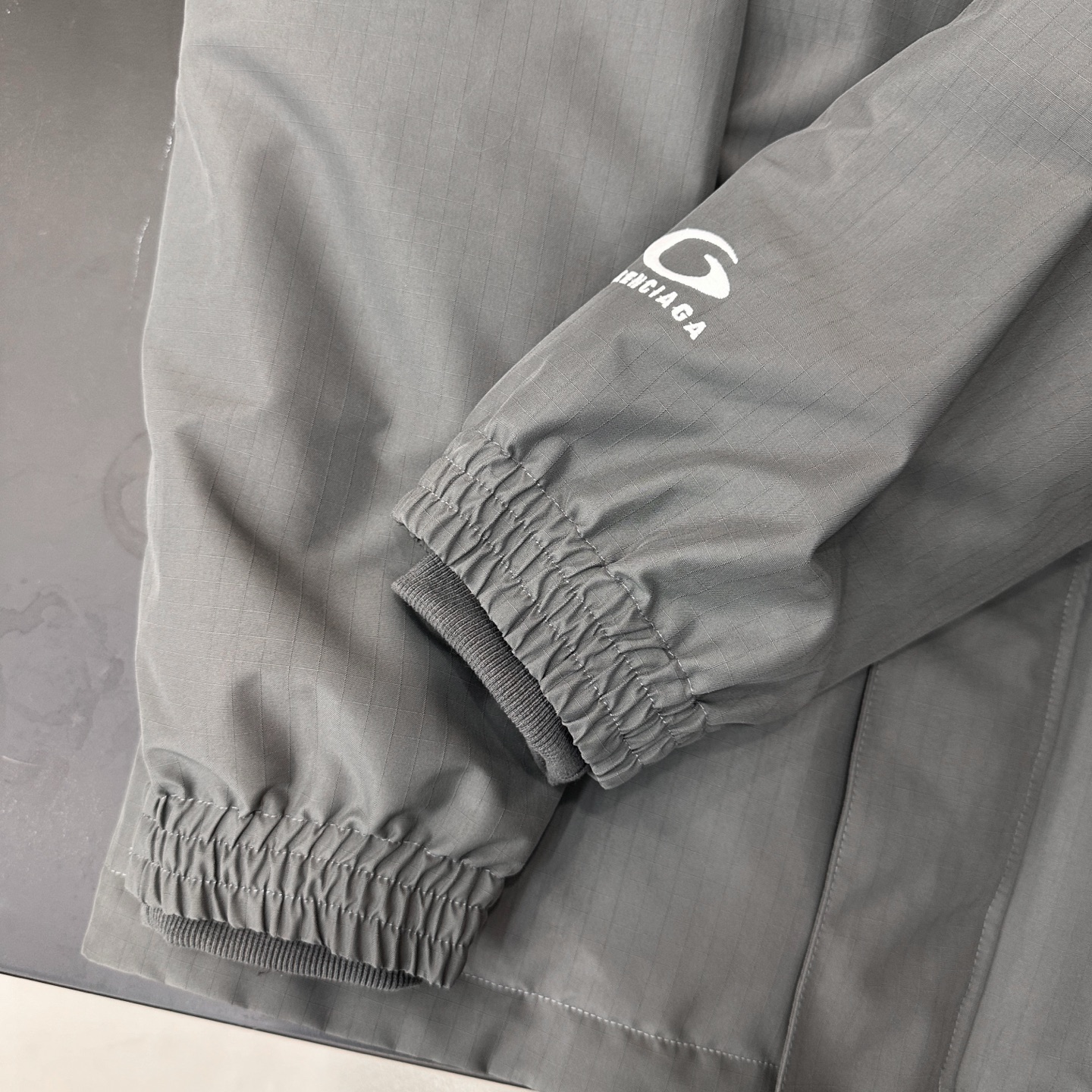 🌾巴黎 ｜ 新款羽绒服，成衣多处刺绣标，经典品牌格纹三防面料，90白鹅绒填充，男女同款，尺码sml