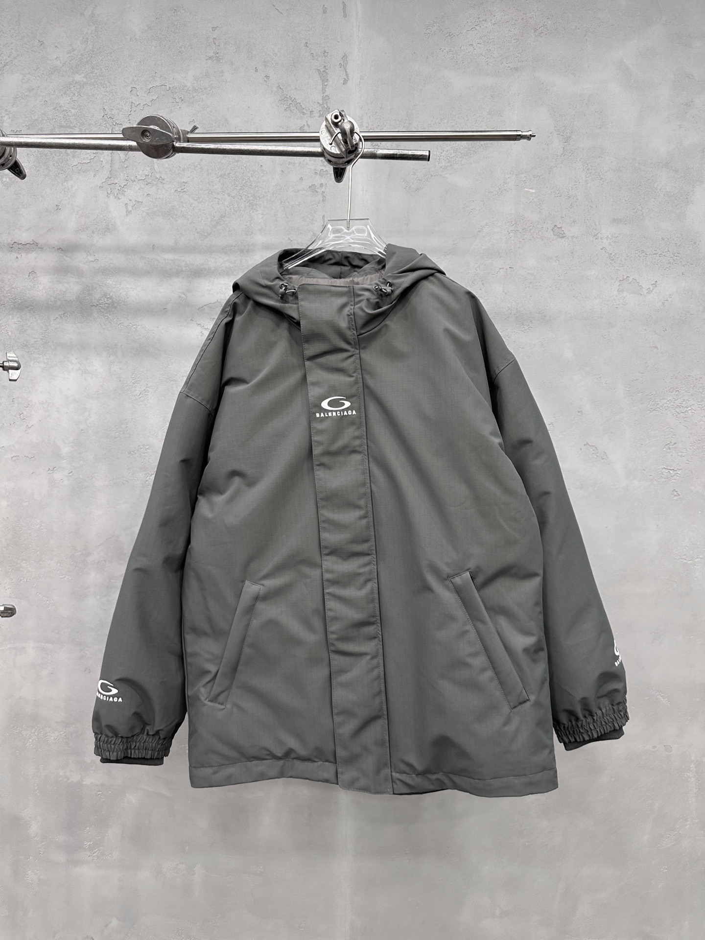 🌾巴黎 ｜ 新款羽绒服，成衣多处刺绣标，经典品牌格纹三防面料，90白鹅绒填充，男女同款，尺码sml