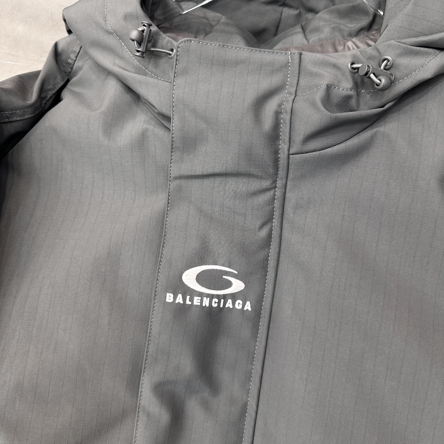 🌾巴黎 ｜ 新款羽绒服，成衣多处刺绣标，经典品牌格纹三防面料，90白鹅绒填充，男女同款，尺码sml