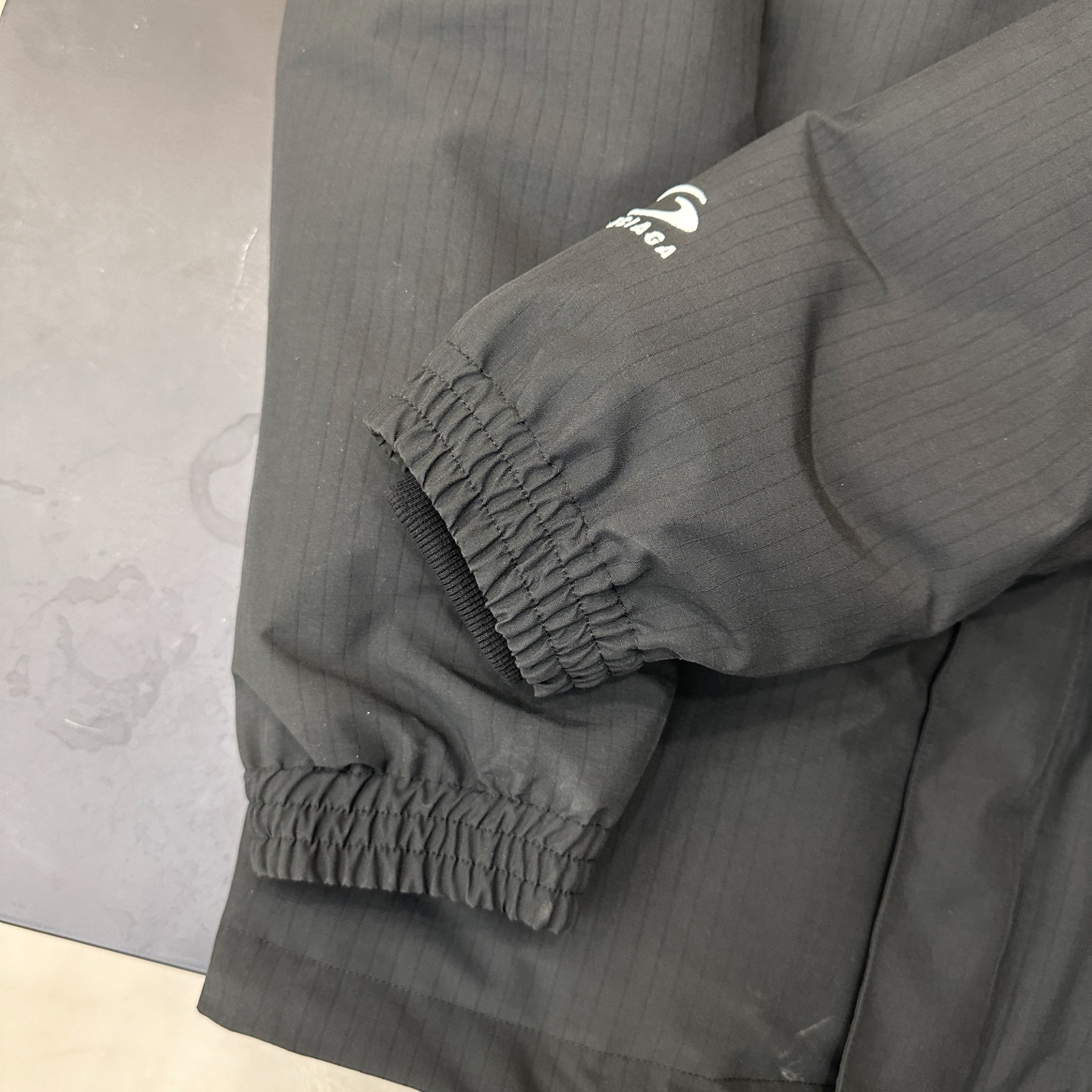 🌾巴黎 ｜ 新款羽绒服，成衣多处刺绣标，经典品牌格纹三防面料，90白鹅绒填充，男女同款，尺码sml