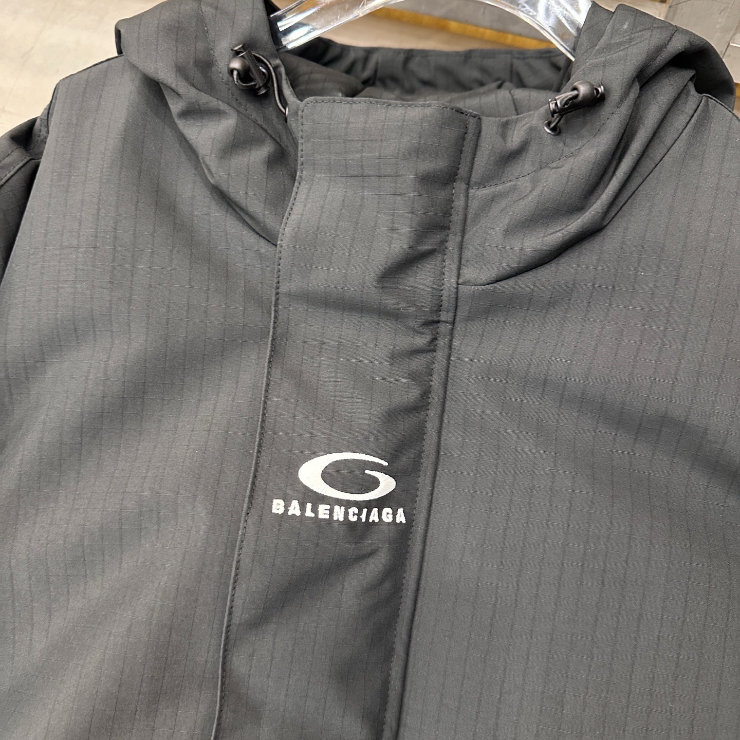 🌾巴黎 ｜ 新款羽绒服，成衣多处刺绣标，经典品牌格纹三防面料，90白鹅绒填充，男女同款，尺码sml