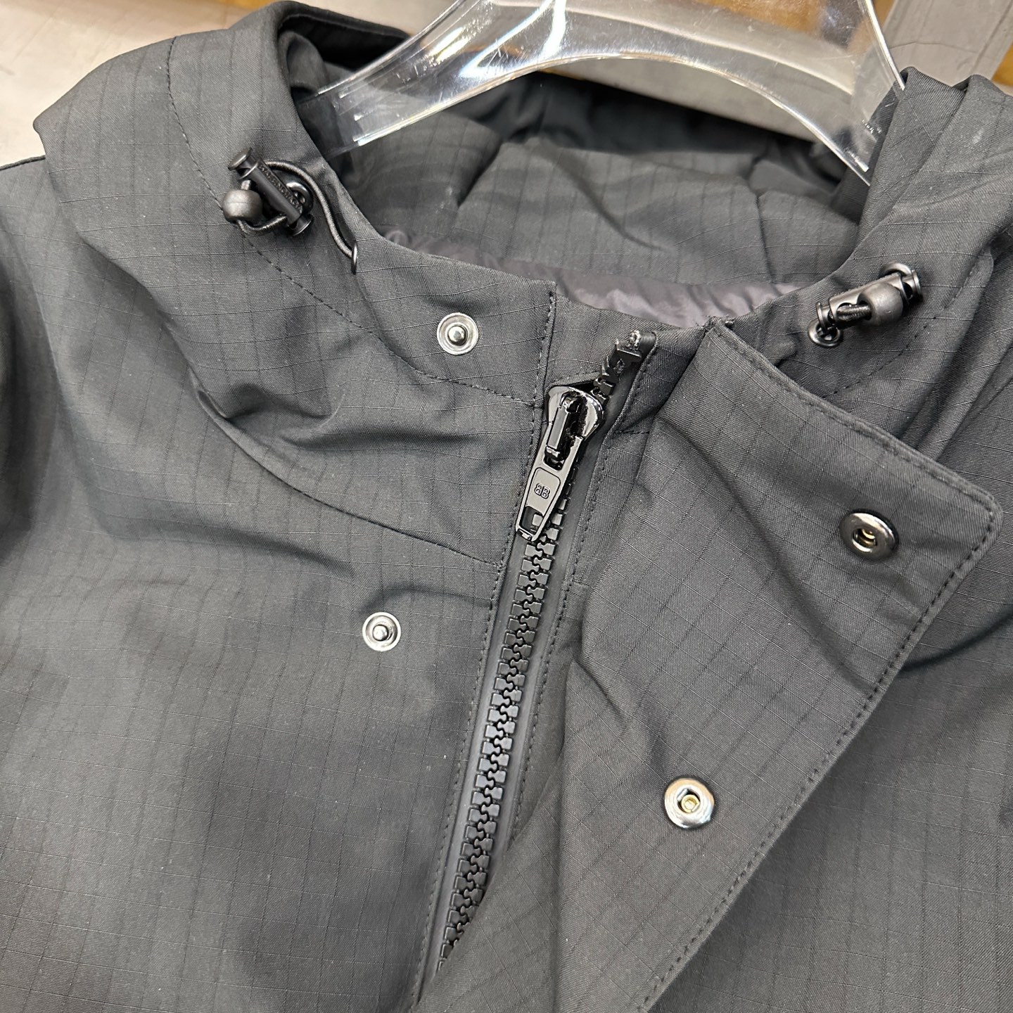 🌾巴黎 ｜ 新款羽绒服，成衣多处刺绣标，经典品牌格纹三防面料，90白鹅绒填充，男女同款，尺码sml