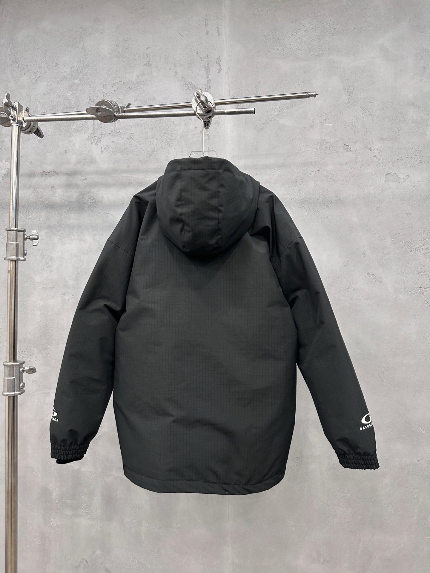 🌾巴黎 ｜ 新款羽绒服，成衣多处刺绣标，经典品牌格纹三防面料，90白鹅绒填充，男女同款，尺码sml