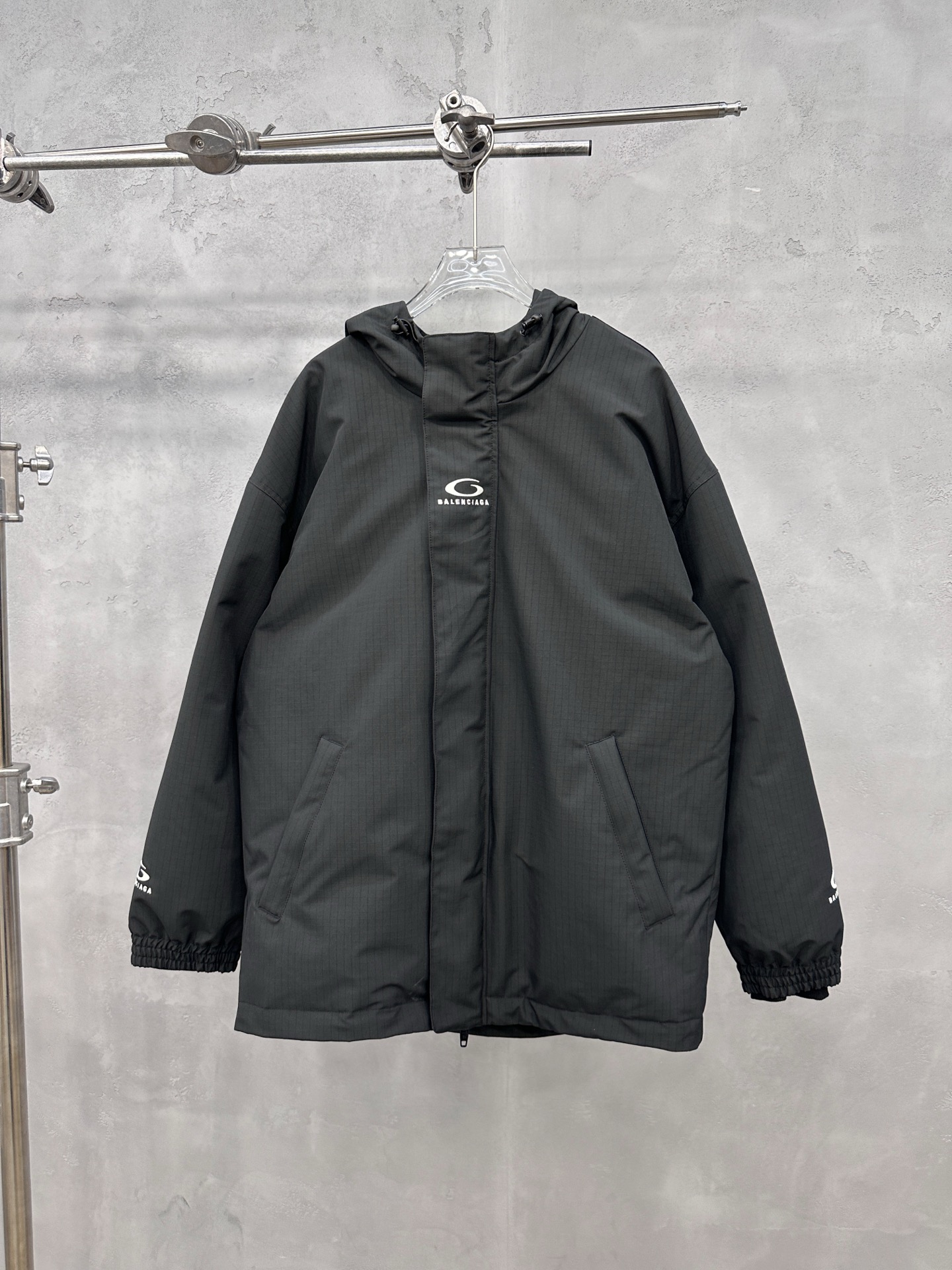 🌾巴黎 ｜ 新款羽绒服，成衣多处刺绣标，经典品牌格纹三防面料，90白鹅绒填充，男女同款，尺码sml