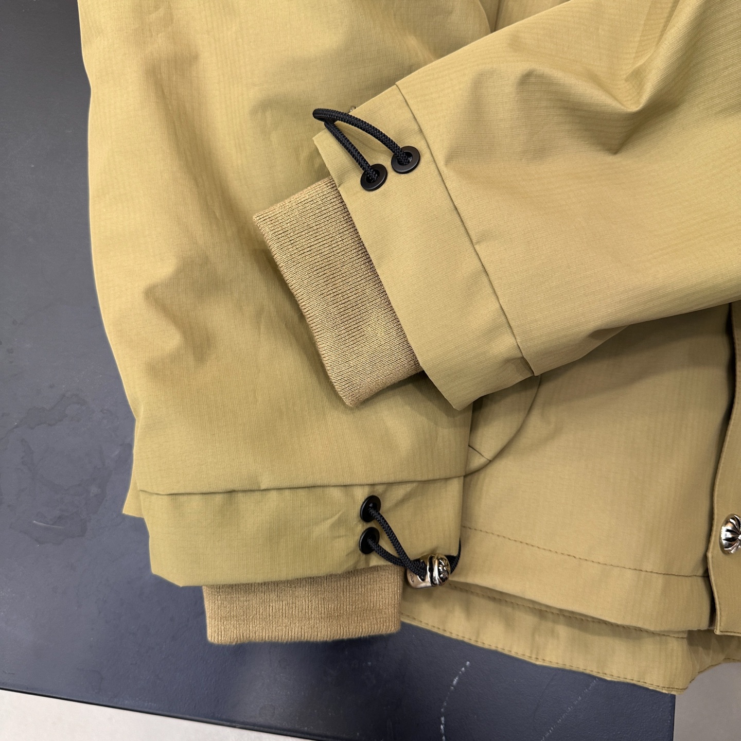 🌾克罗心 ｜ 新款羽绒服，经典印花标，复杂结构款式，90白鹅绒填充，都市户外休闲，男女同款，尺码sml