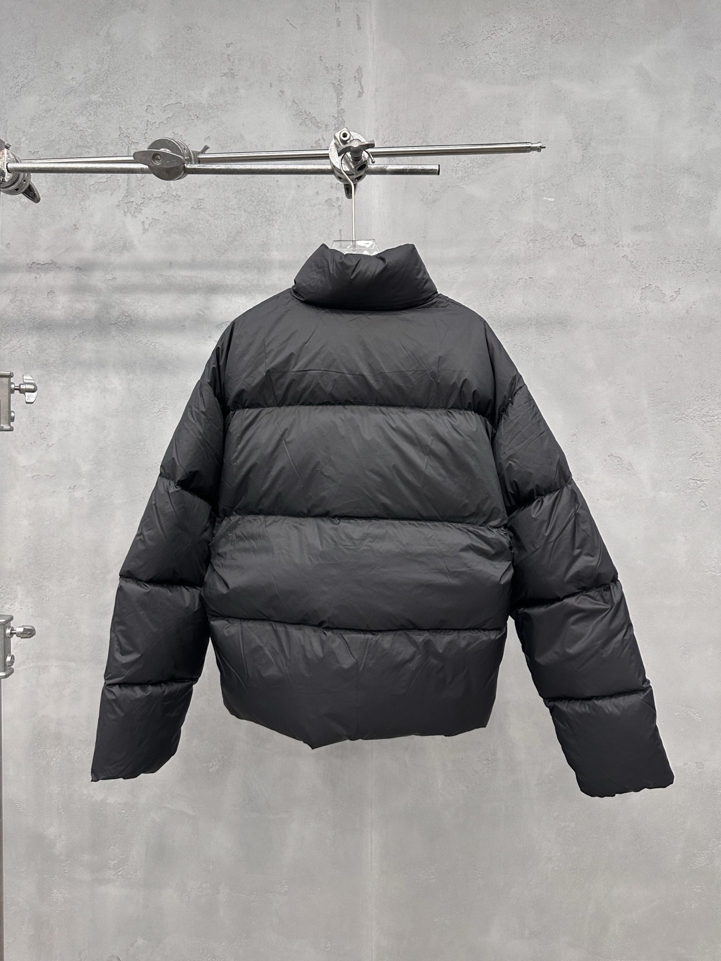 🌾巴黎 ｜ 新款羽绒服，经典刺绣标，90白鹅绒填充经典版型，男女同款，尺码sml