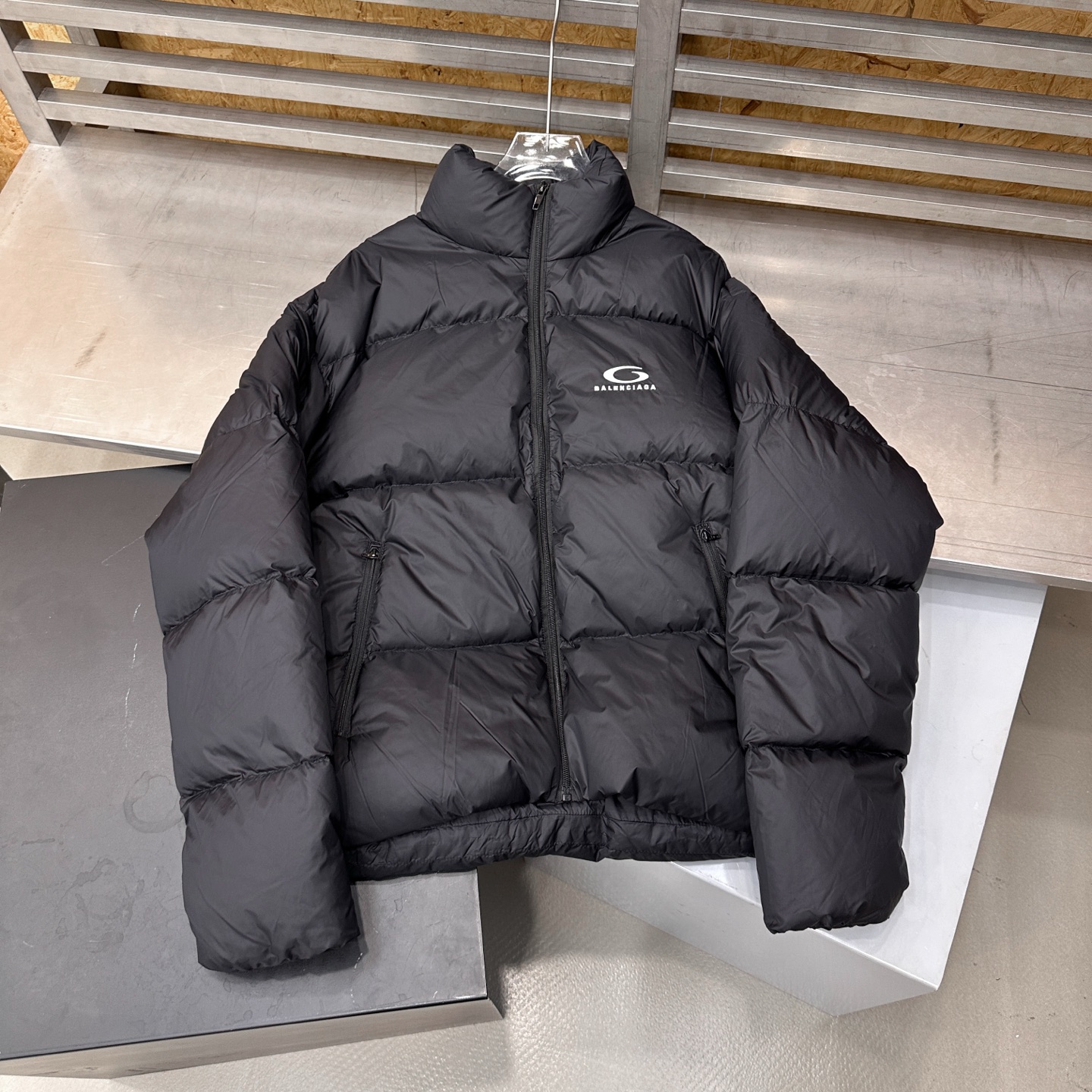 🌾巴黎 ｜ 新款羽绒服，经典刺绣标，90白鹅绒填充经典版型，男女同款，尺码sml