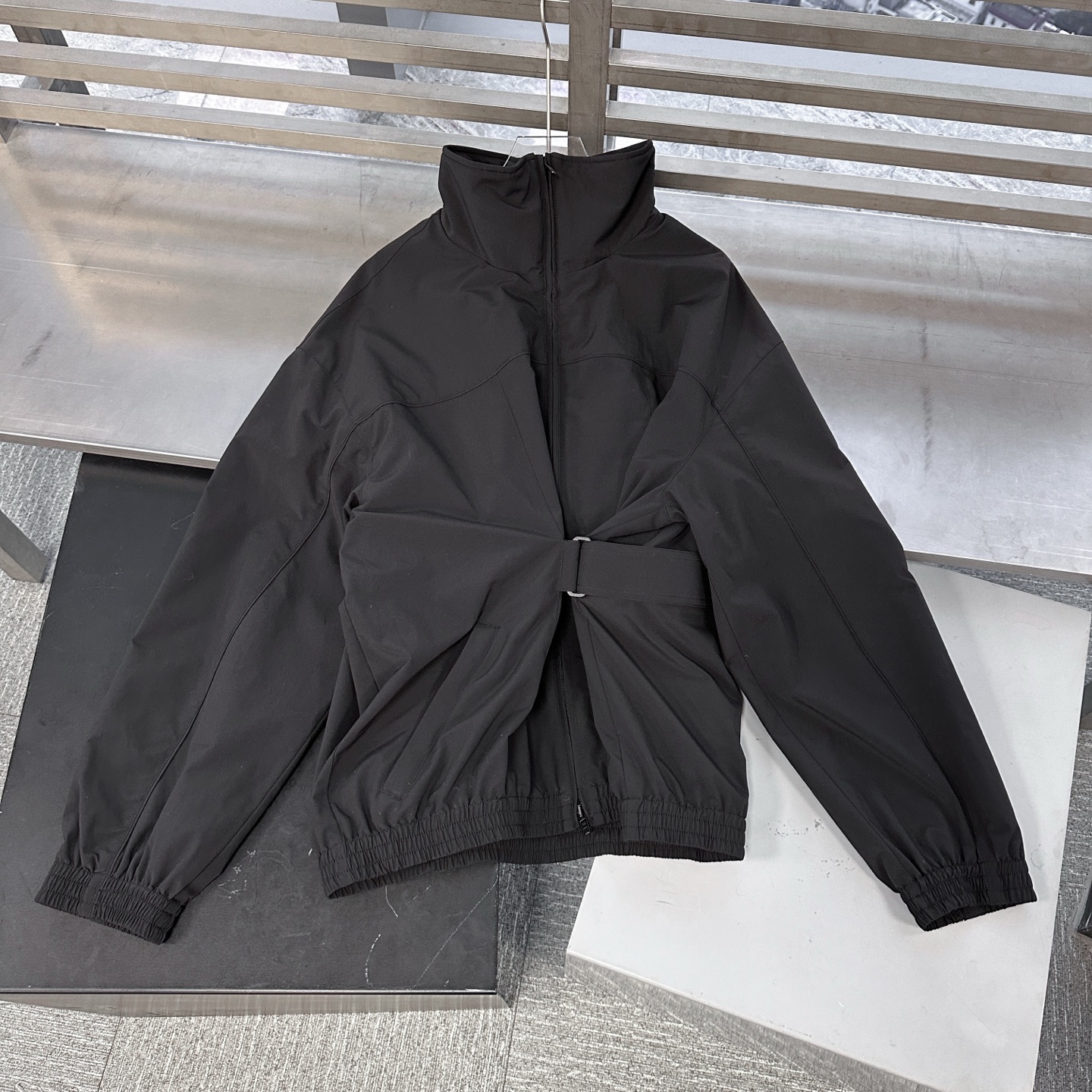 🌾巴黎 ｜ 新款风衣外套，成衣洗水加经典刺绣标，时尚腰带双层款式，休闲时尚，尺码sml