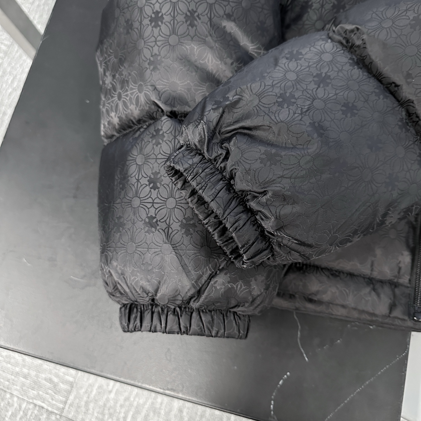 🌾克罗心 ｜ 新款羽绒服，经典印花标，定织品牌提花面料，90%白鹅绒填充，休闲时尚，尺码sml