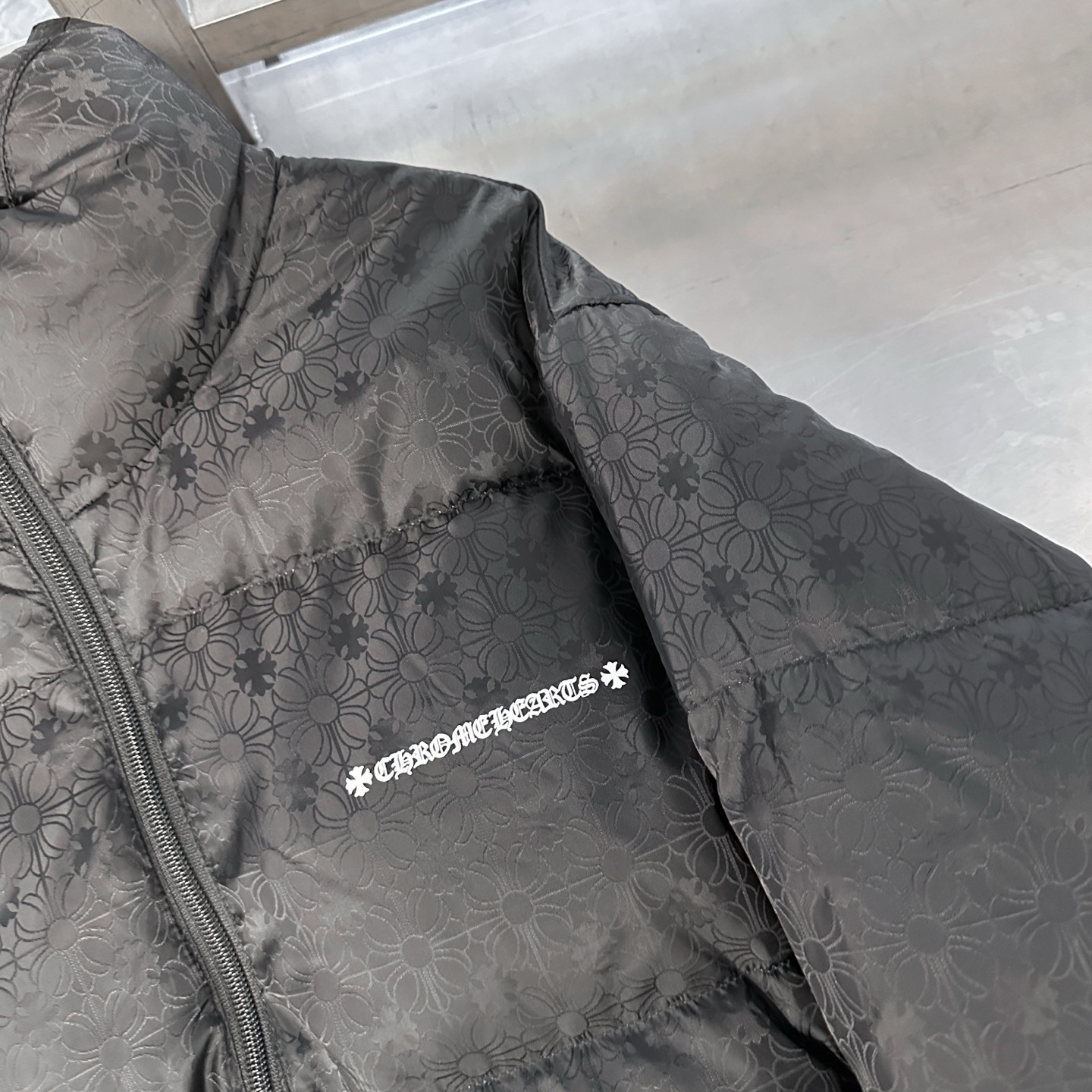 🌾克罗心 ｜ 新款羽绒服，经典印花标，定织品牌提花面料，90%白鹅绒填充，休闲时尚，尺码sml