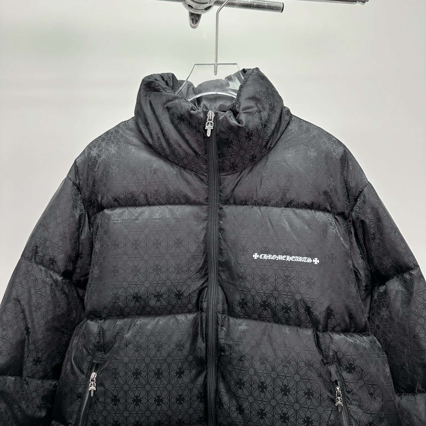 🌾克罗心 ｜ 新款羽绒服，经典印花标，定织品牌提花面料，90%白鹅绒填充，休闲时尚，尺码sml