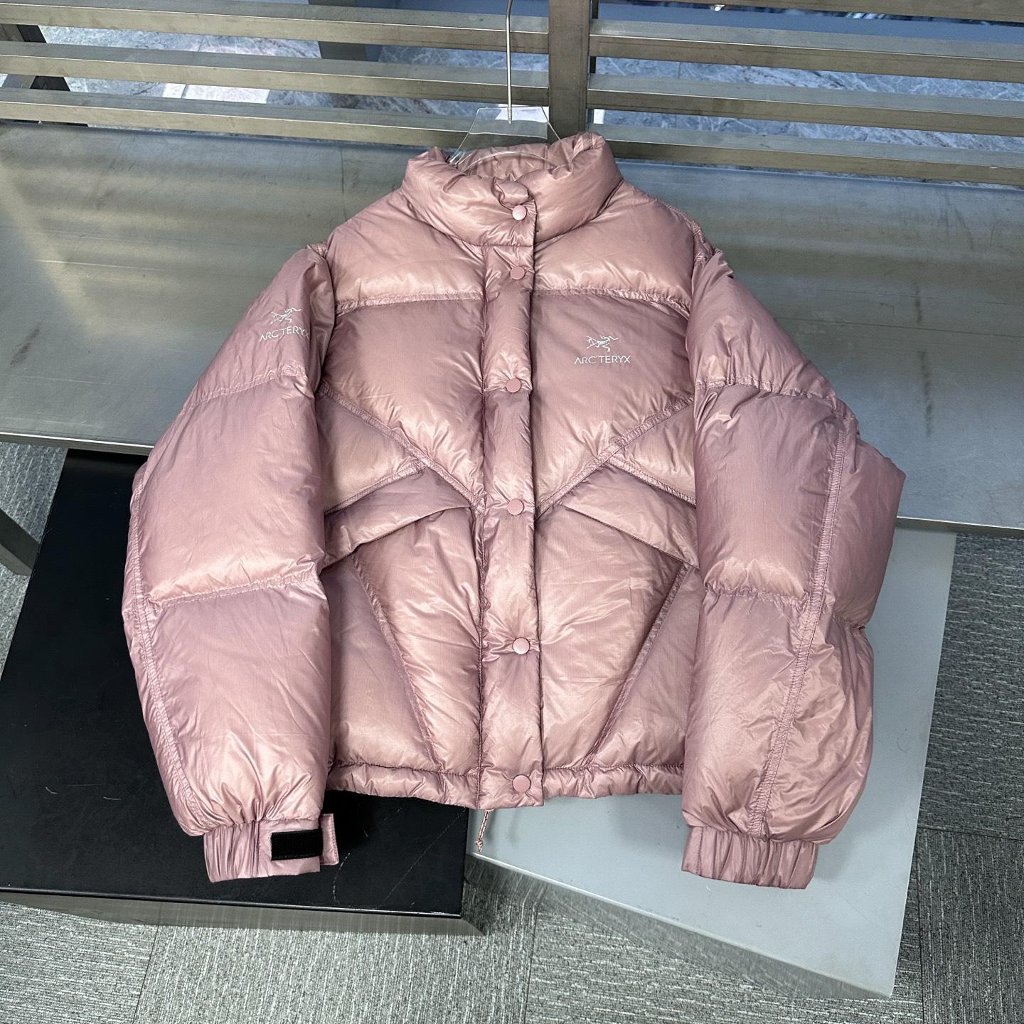 🌾鸟 ｜ 新款羽绒服，经典印花进口防脱印花材料，结构超薄面料高克重90白鹅绒，男女同款，尺码sml