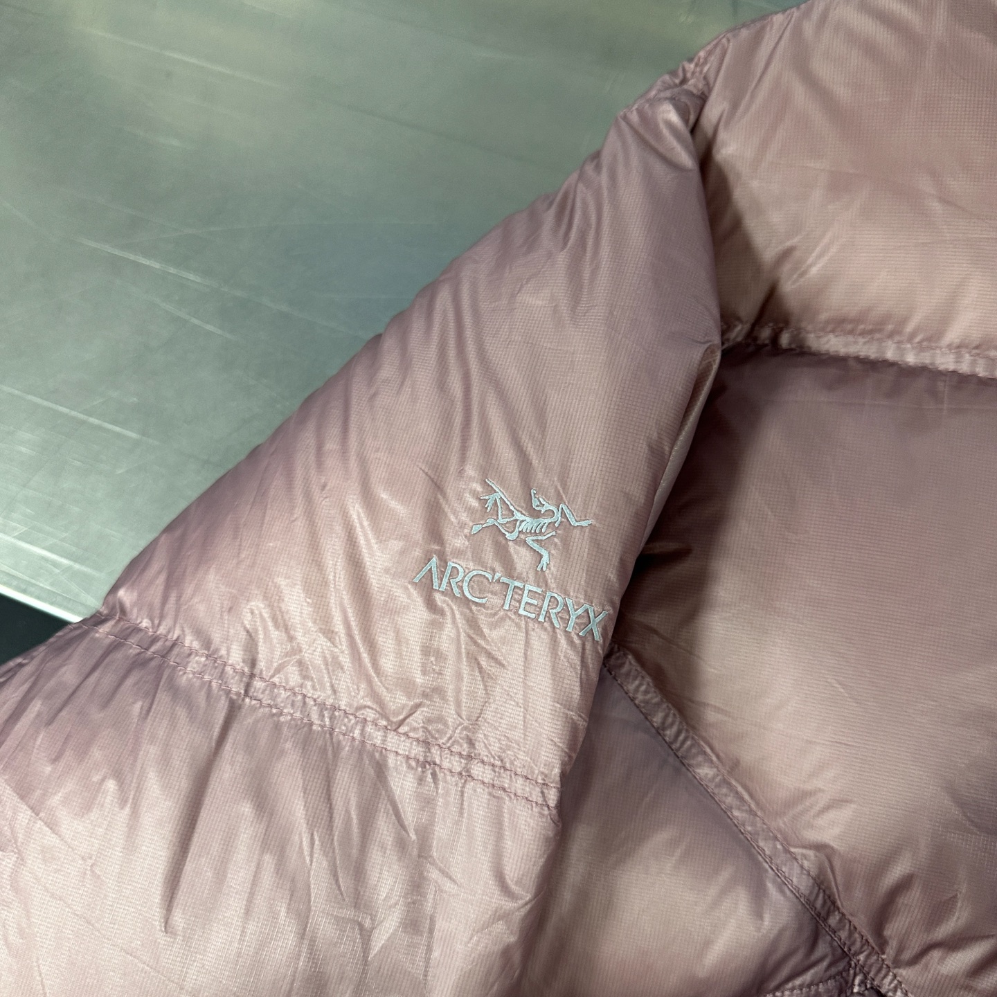 🌾鸟 ｜ 新款羽绒服，经典印花进口防脱印花材料，结构超薄面料高克重90白鹅绒，男女同款，尺码sml