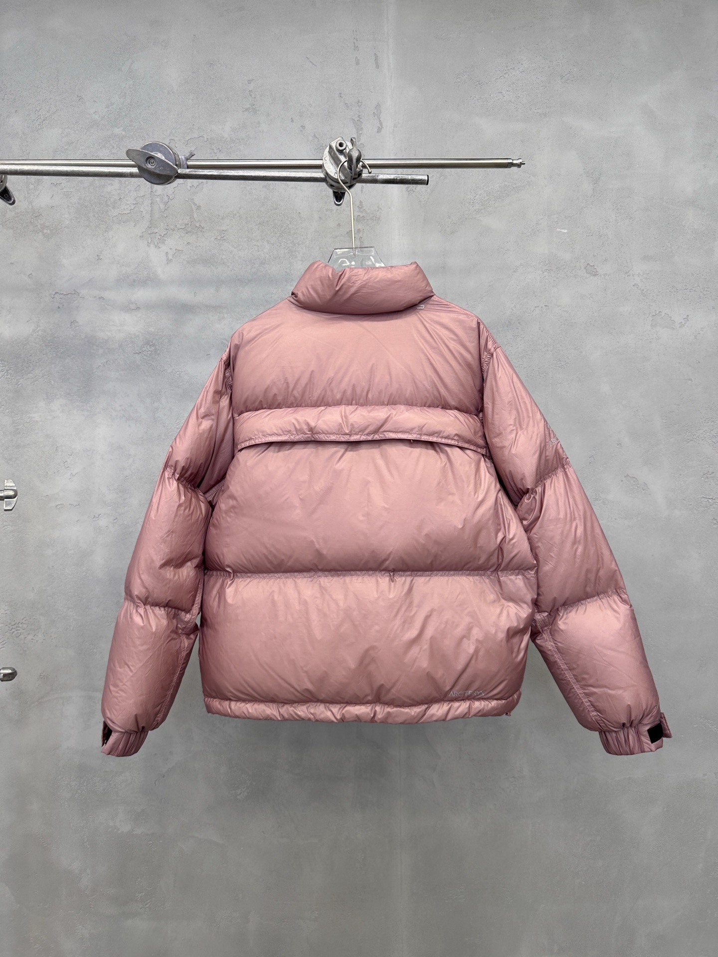 🌾鸟 ｜ 新款羽绒服，经典印花进口防脱印花材料，结构超薄面料高克重90白鹅绒，男女同款，尺码sml