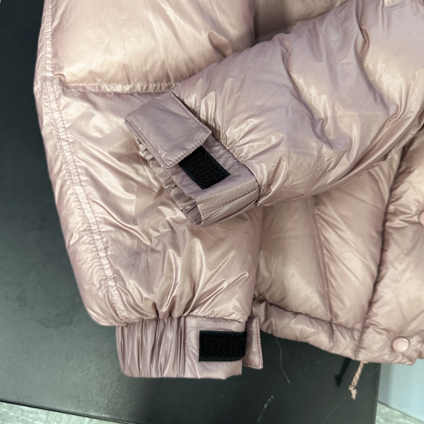 🌾鸟 ｜ 新款羽绒服，经典印花进口防脱印花材料，结构超薄面料高克重90白鹅绒，男女同款，尺码sml