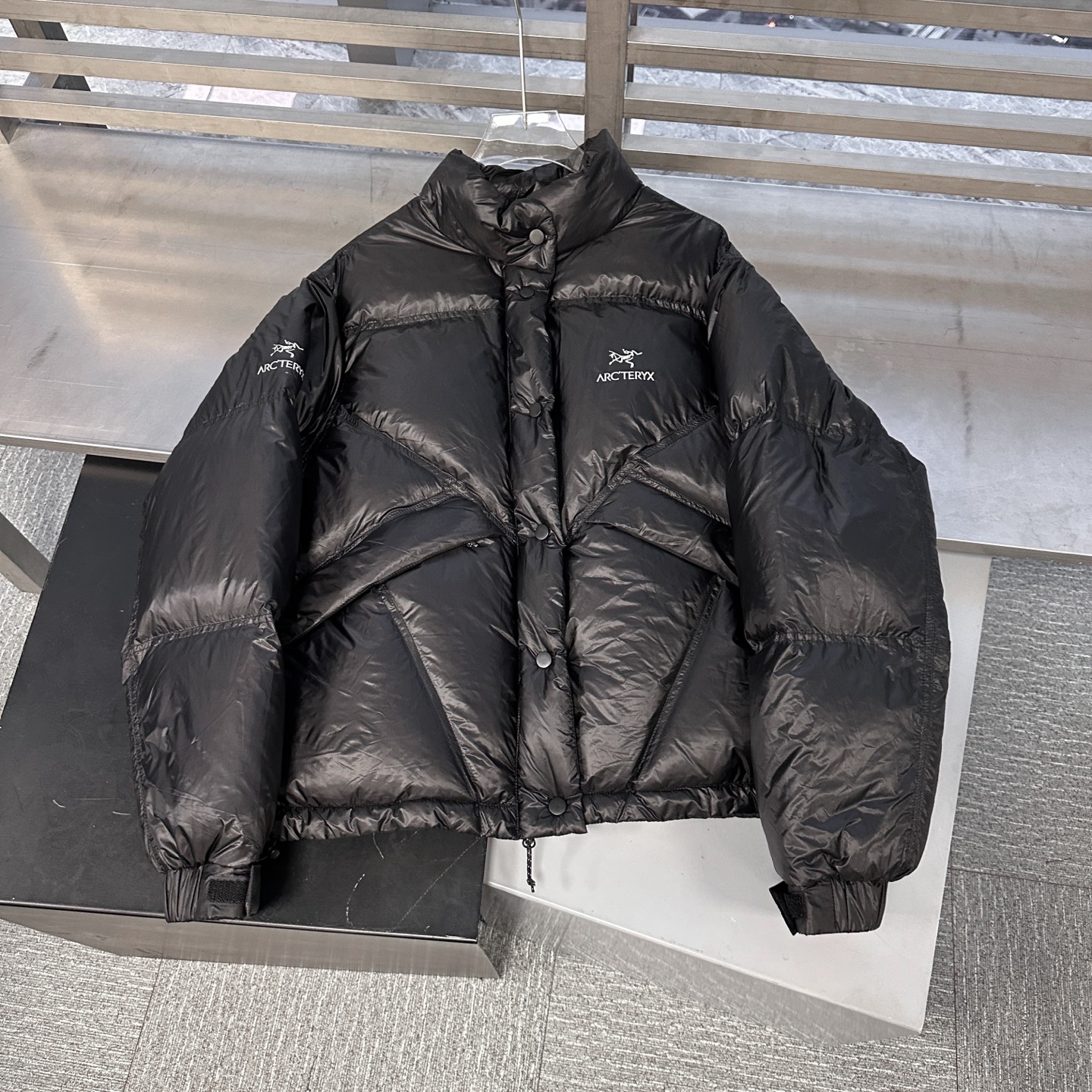 🌾鸟 ｜ 新款羽绒服，经典印花进口防脱印花材料，结构超薄面料高克重90白鹅绒，男女同款，尺码sml