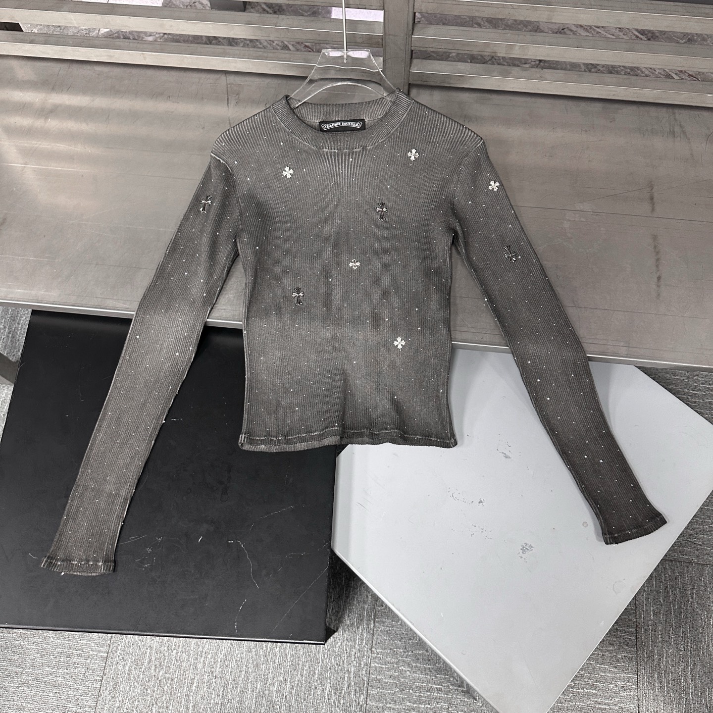 🌾克罗心 ｜ 新款打底毛衣，成衣洗水炒色加全身烫钻重工工艺，休闲时尚，尺码sml