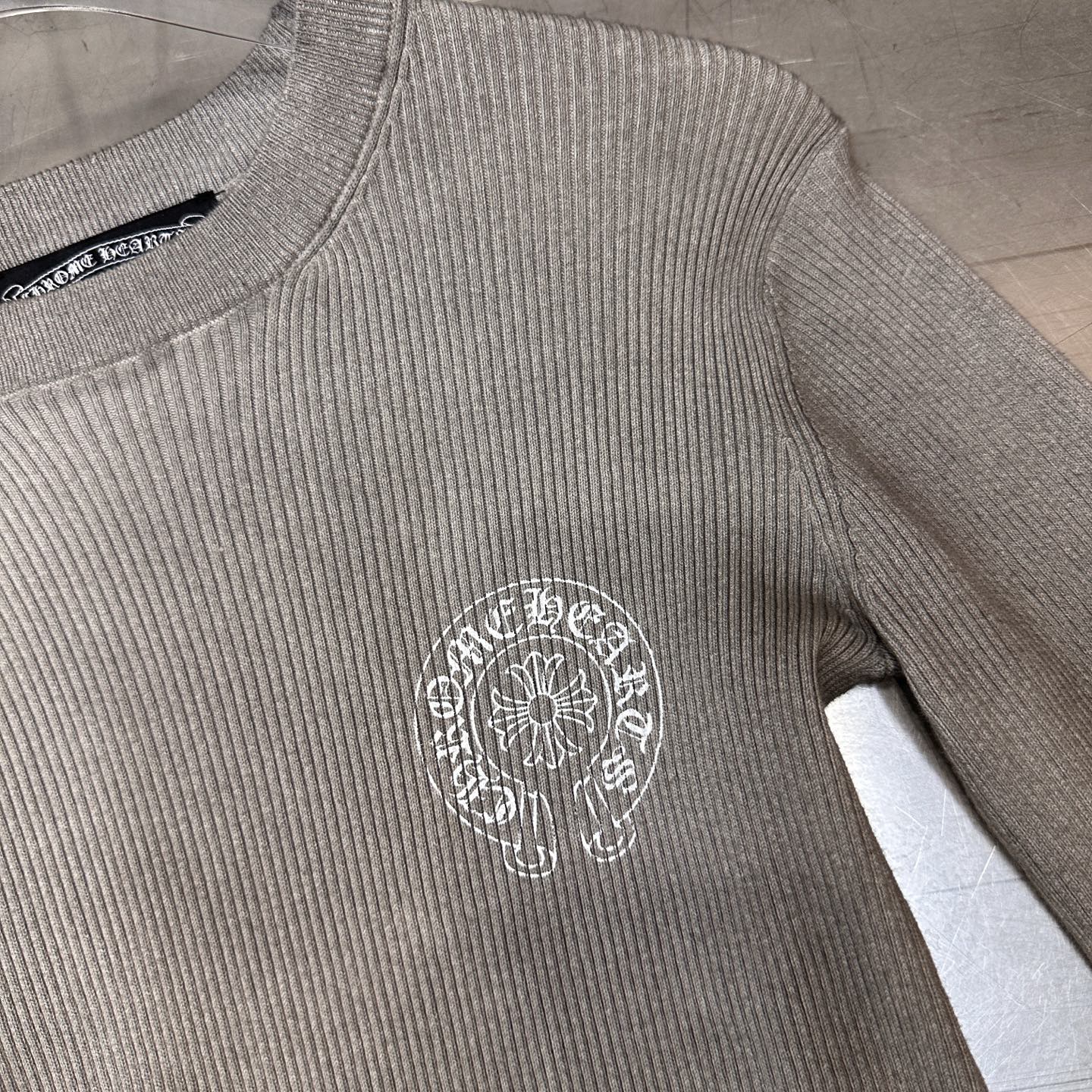 🌾克罗心 ｜ 新款毛织打底上衣，成衣洗水炒色加多处印花工艺，经典毛织长袖打底款式，尺码sml