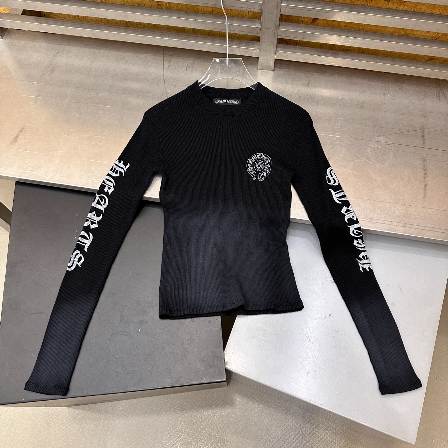 🌾克罗心 ｜ 新款毛织打底上衣，成衣洗水炒色加多处印花工艺，经典毛织长袖打底款式，尺码sml