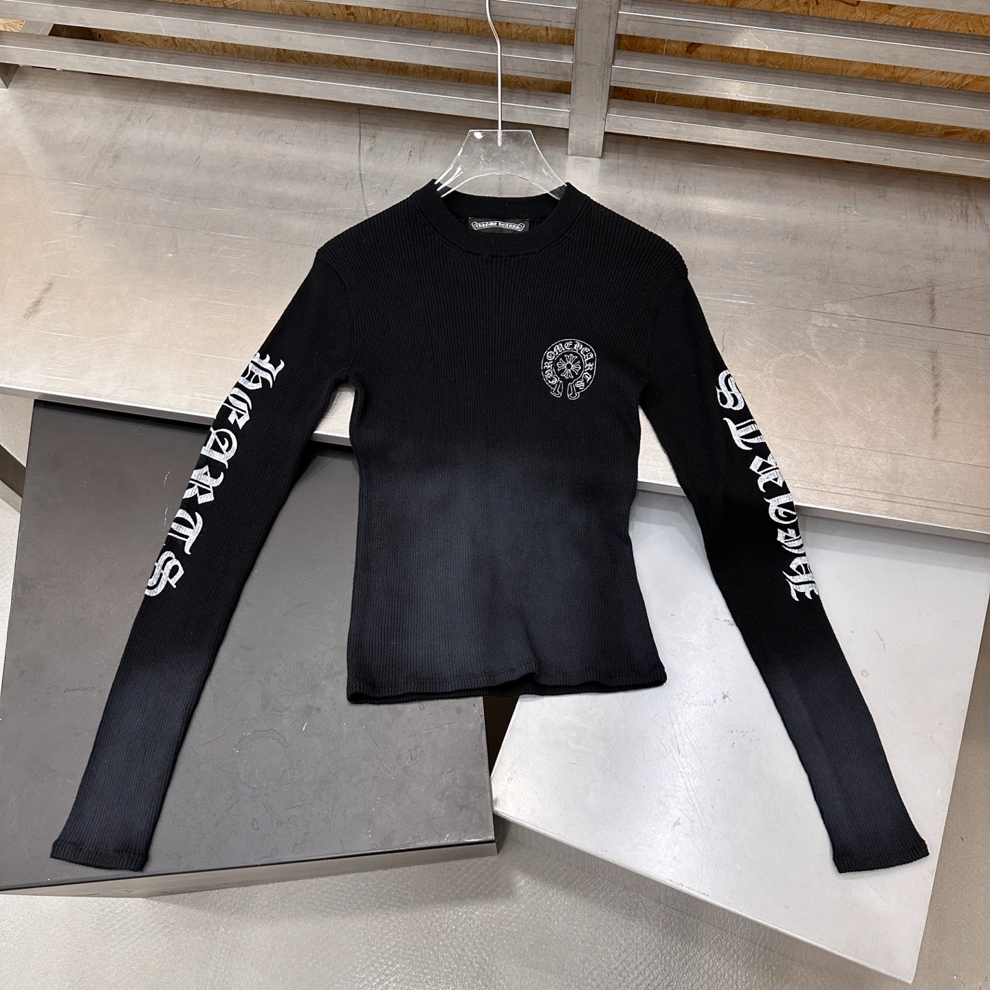 🌾克罗心 ｜ 新款毛织打底上衣，成衣洗水炒色加多处印花工艺，经典毛织长袖打底款式，尺码sml