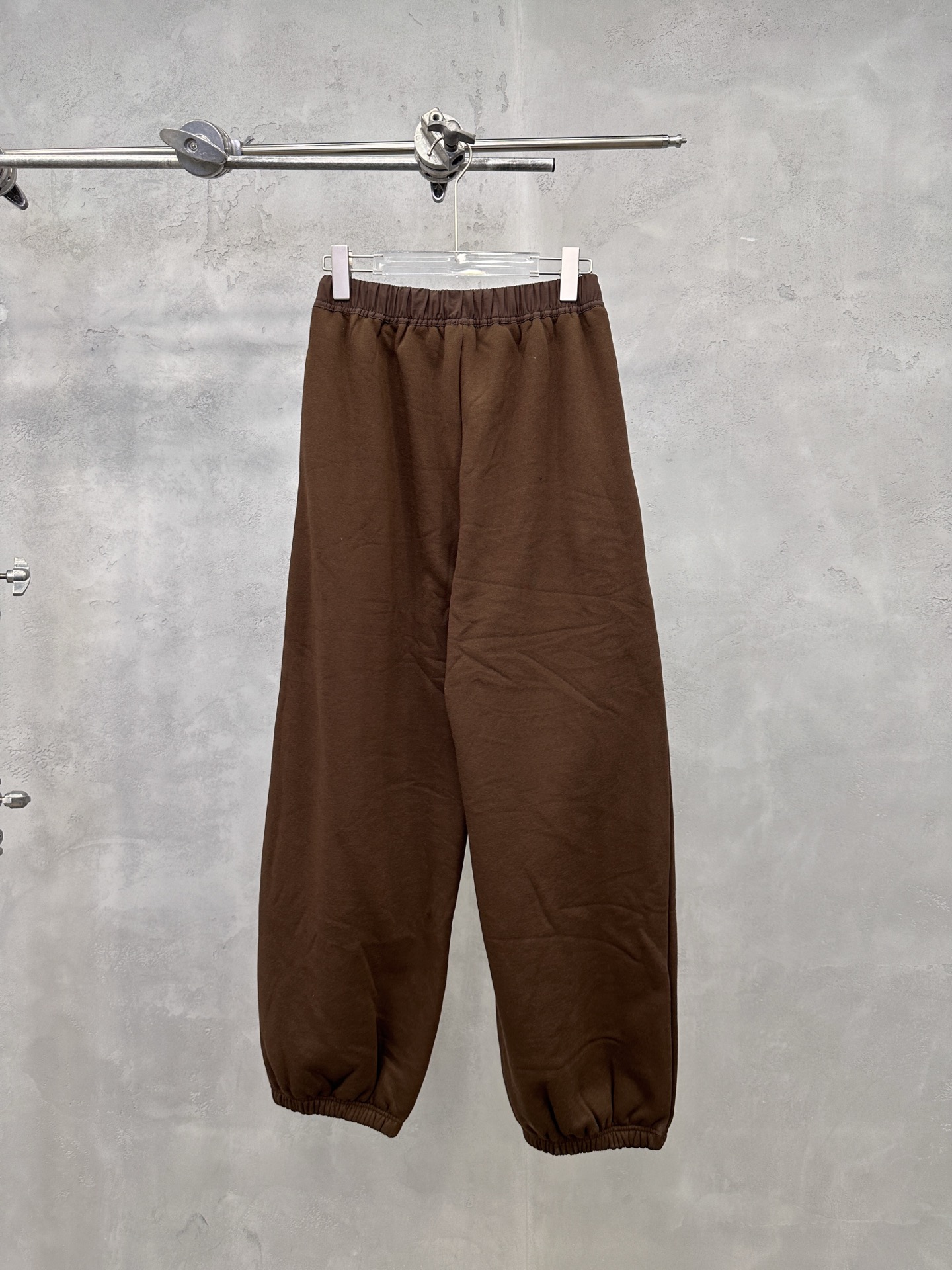 🌾miu ｜ 新款休闲裤，经典刺绣标成衣洗水工艺，高密保暖抓绒面料，男女同款，尺码sml