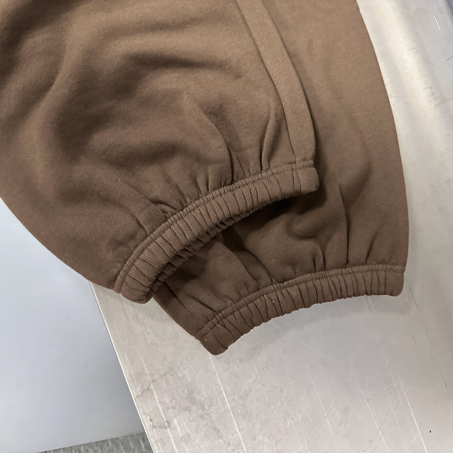 🌾miu ｜ 新款休闲裤，经典刺绣标成衣洗水工艺，高密保暖抓绒面料，男女同款，尺码sml