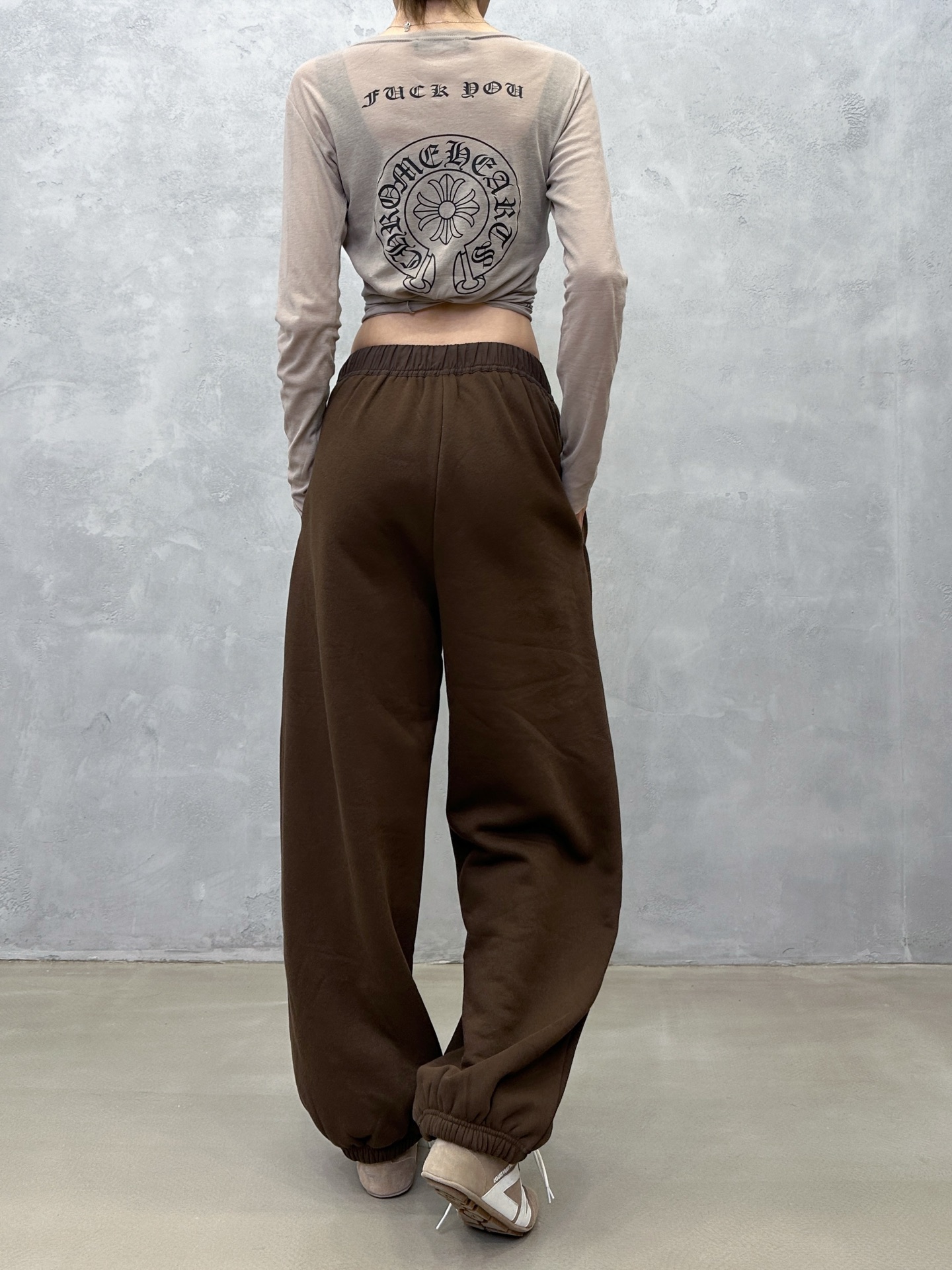 🌾miu ｜ 新款休闲裤，经典刺绣标成衣洗水工艺，高密保暖抓绒面料，男女同款，尺码sml