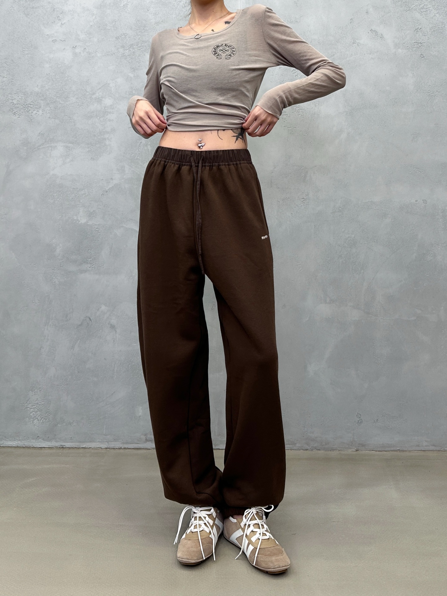 🌾miu ｜ 新款休闲裤，经典刺绣标成衣洗水工艺，高密保暖抓绒面料，男女同款，尺码sml