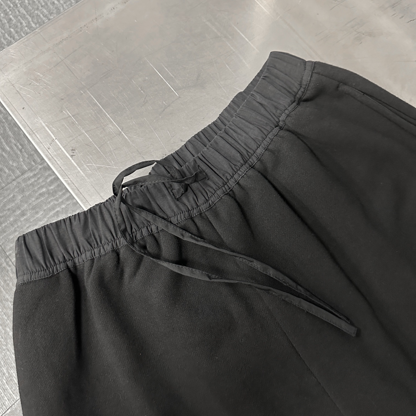 🌾miu ｜ 新款休闲裤，经典刺绣标成衣洗水工艺，高密保暖抓绒面料，男女同款，尺码sml